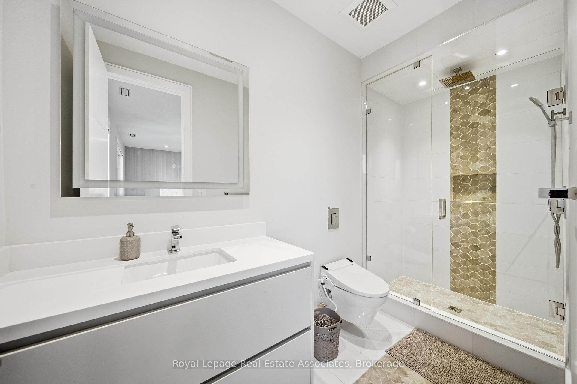 Photo 29 of 14 Joyce Parkway, North York, Yorkdale-Glen Park — HOMEH