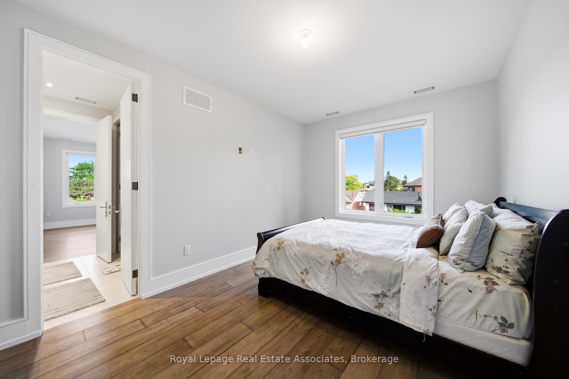 Photo 30 of 14 Joyce Parkway, North York, Yorkdale-Glen Park — HOMEH