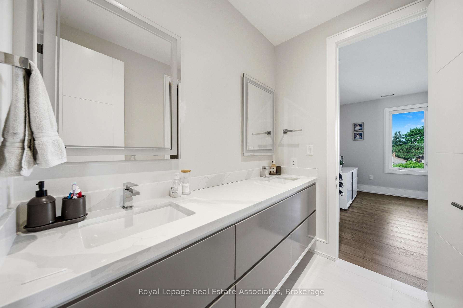 Photo 31 of 14 Joyce Parkway, North York, Yorkdale-Glen Park — HOMEH