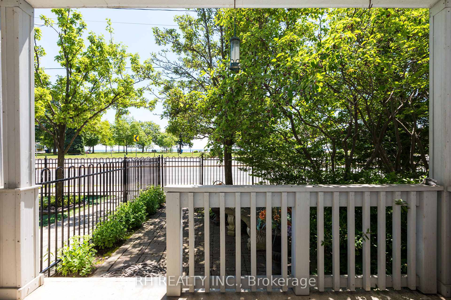Photo 3 of 1820 Lake Shore Boulevard E, Toronto, The Beaches — HOMEH