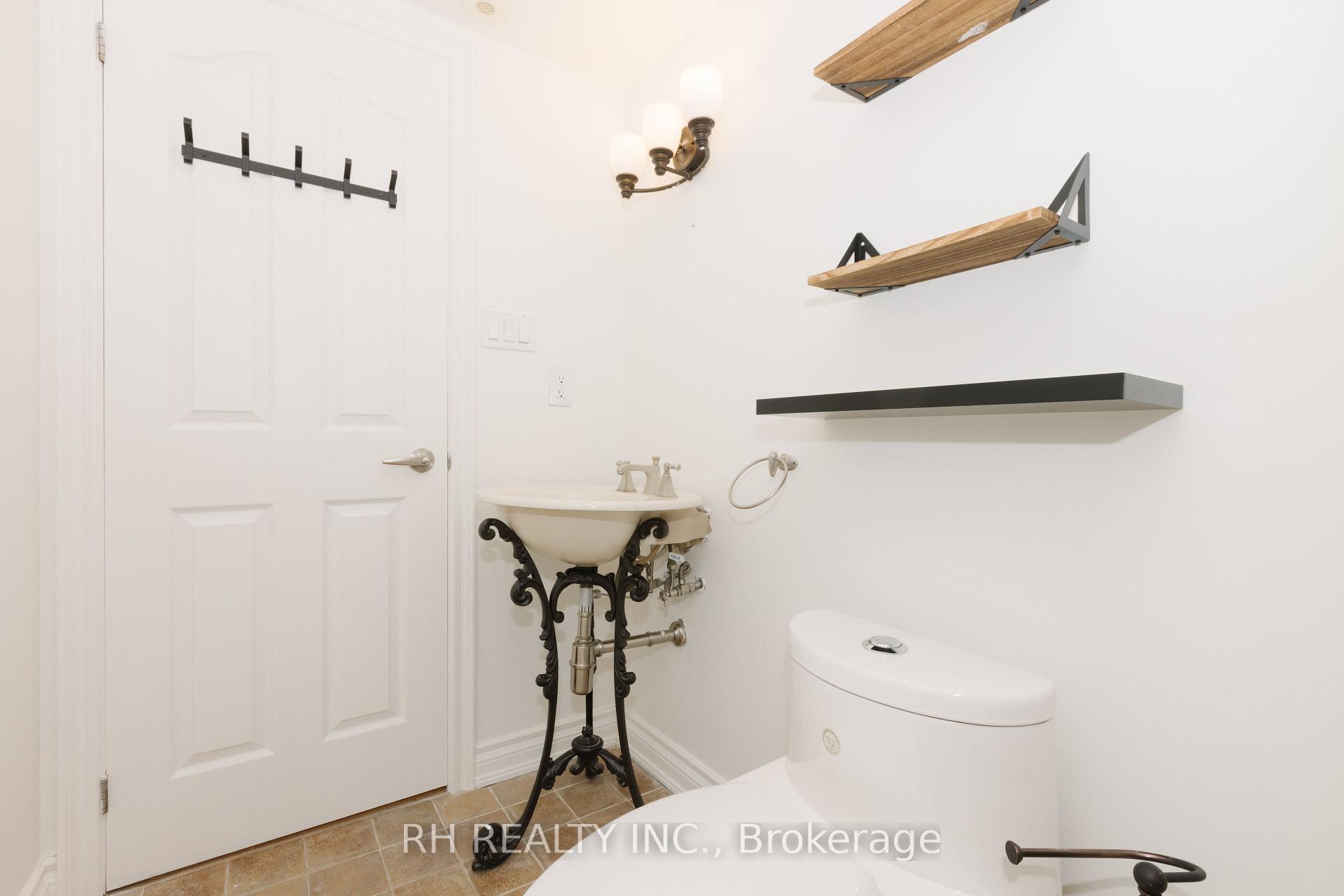 Photo 8 of 1820 Lake Shore Boulevard E, Toronto, The Beaches — HOMEH
