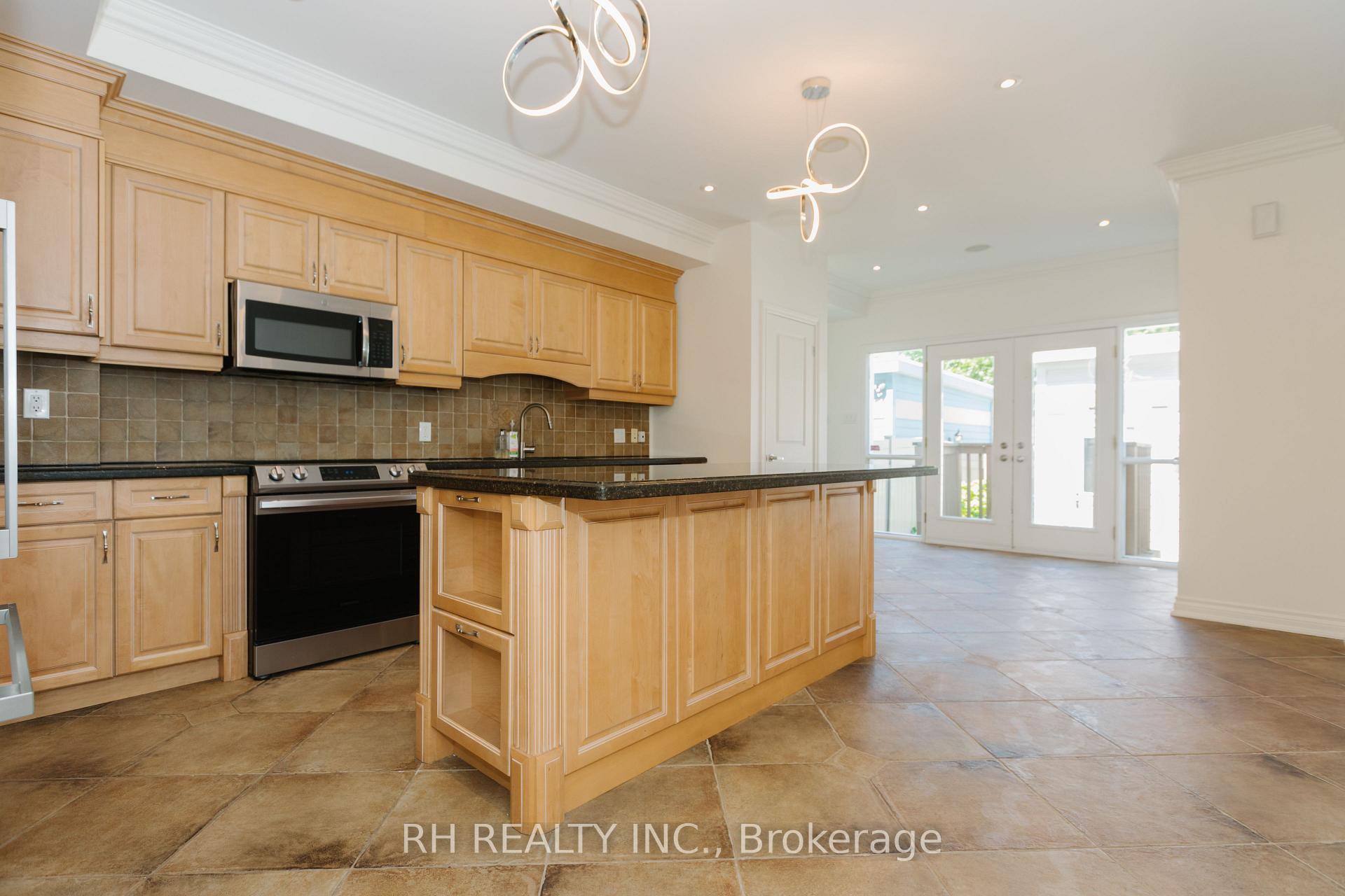 Photo 15 of 1820 Lake Shore Boulevard E, Toronto, The Beaches — HOMEH