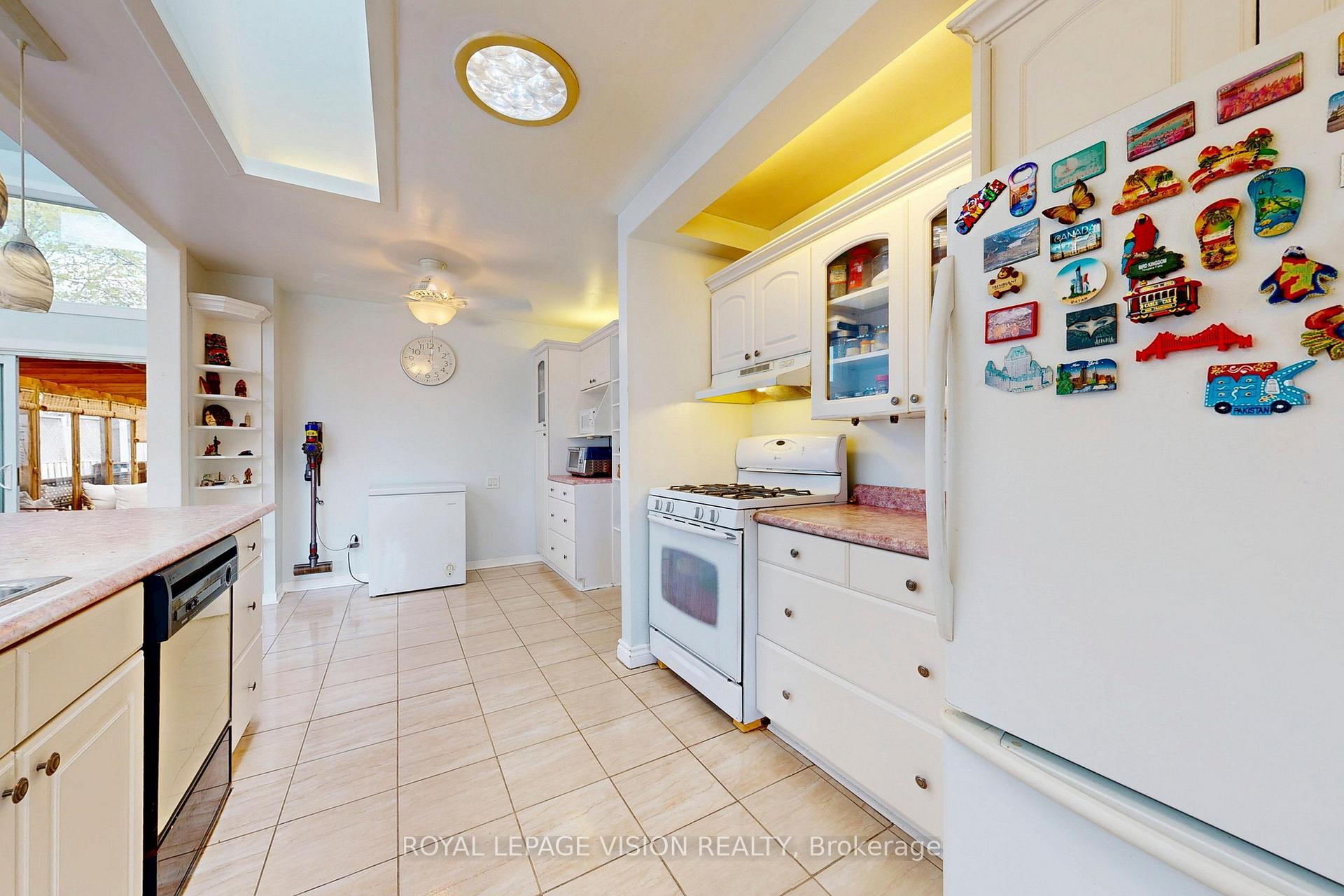 Photo 13 of Unit 16, 39 Lucas Lane, Ajax, South West — HOMEH