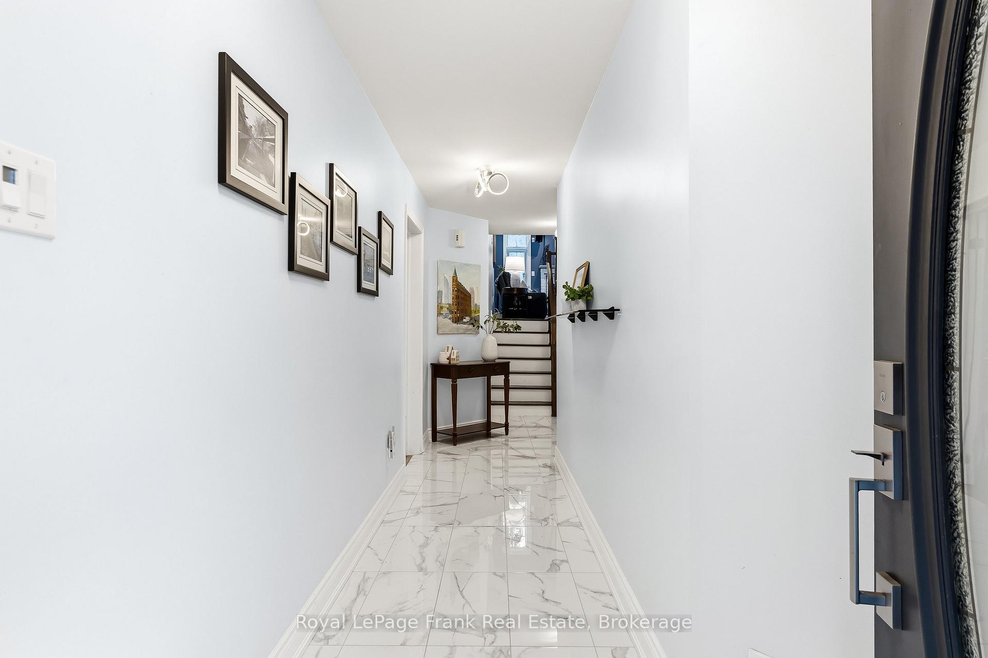 Photo 9 of 470 Poplar Avenue, Ajax, South East — HOMEH
