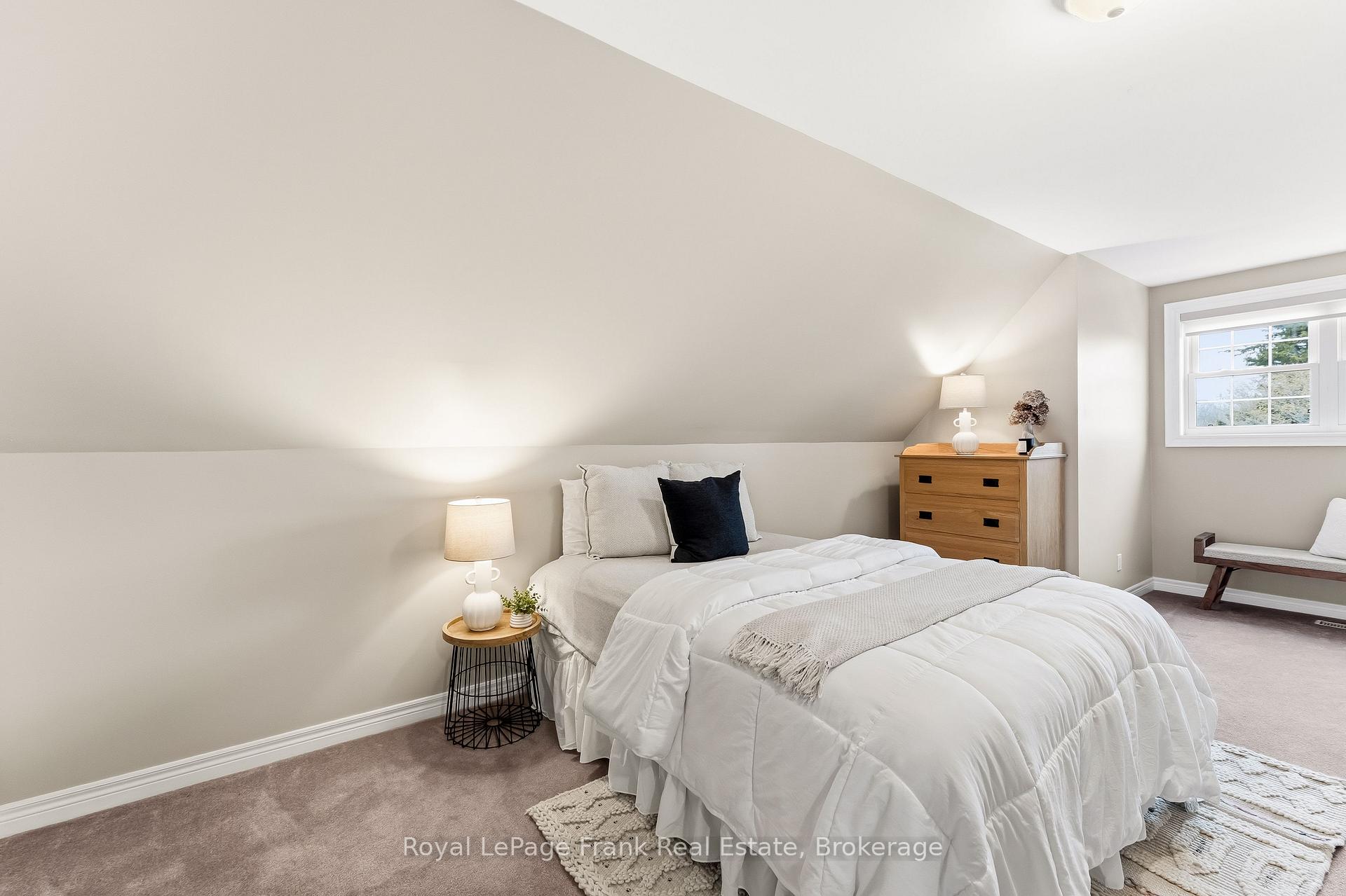 Photo 25 of 470 Poplar Avenue, Ajax, South East — HOMEH