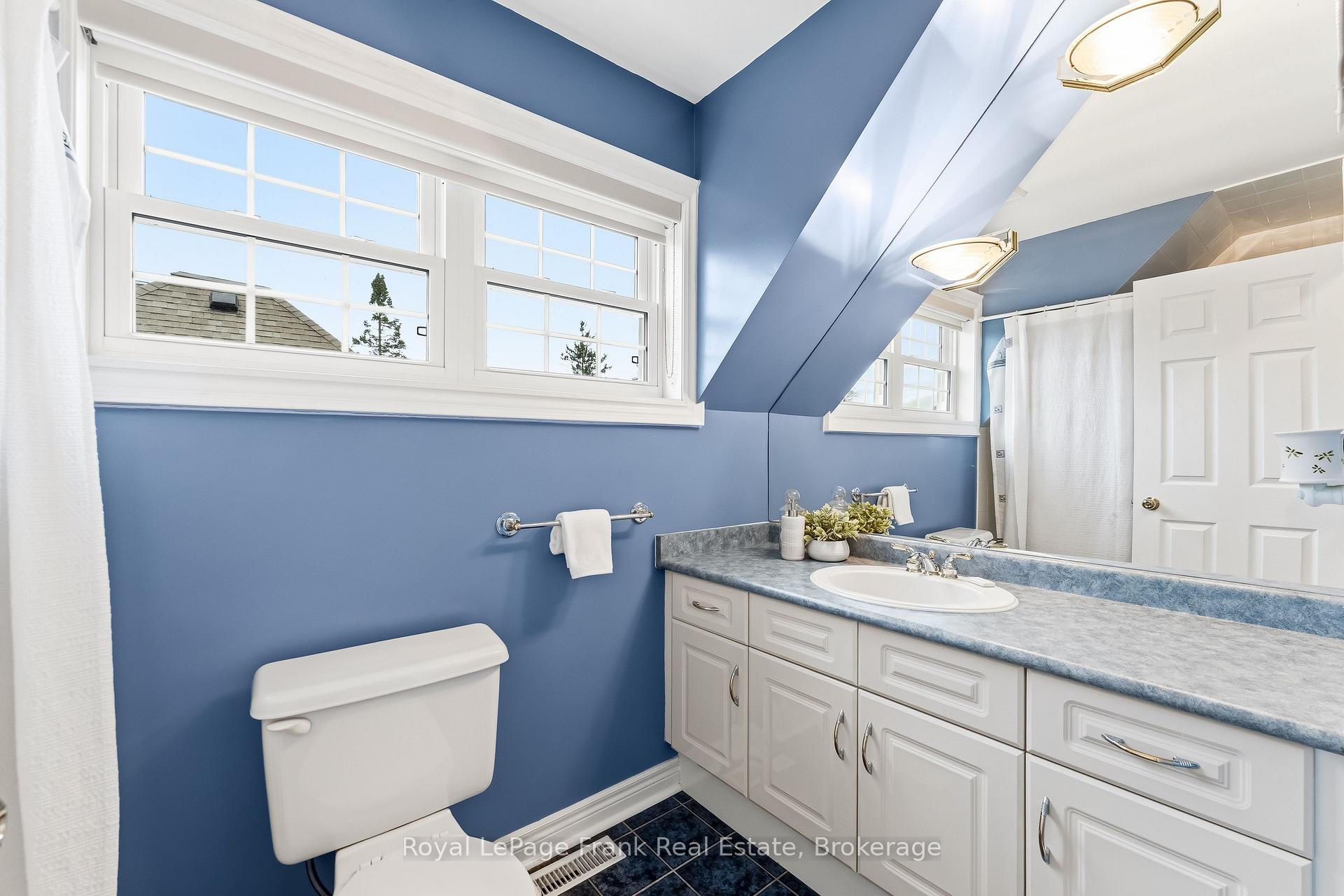 Photo 29 of 470 Poplar Avenue, Ajax, South East — HOMEH