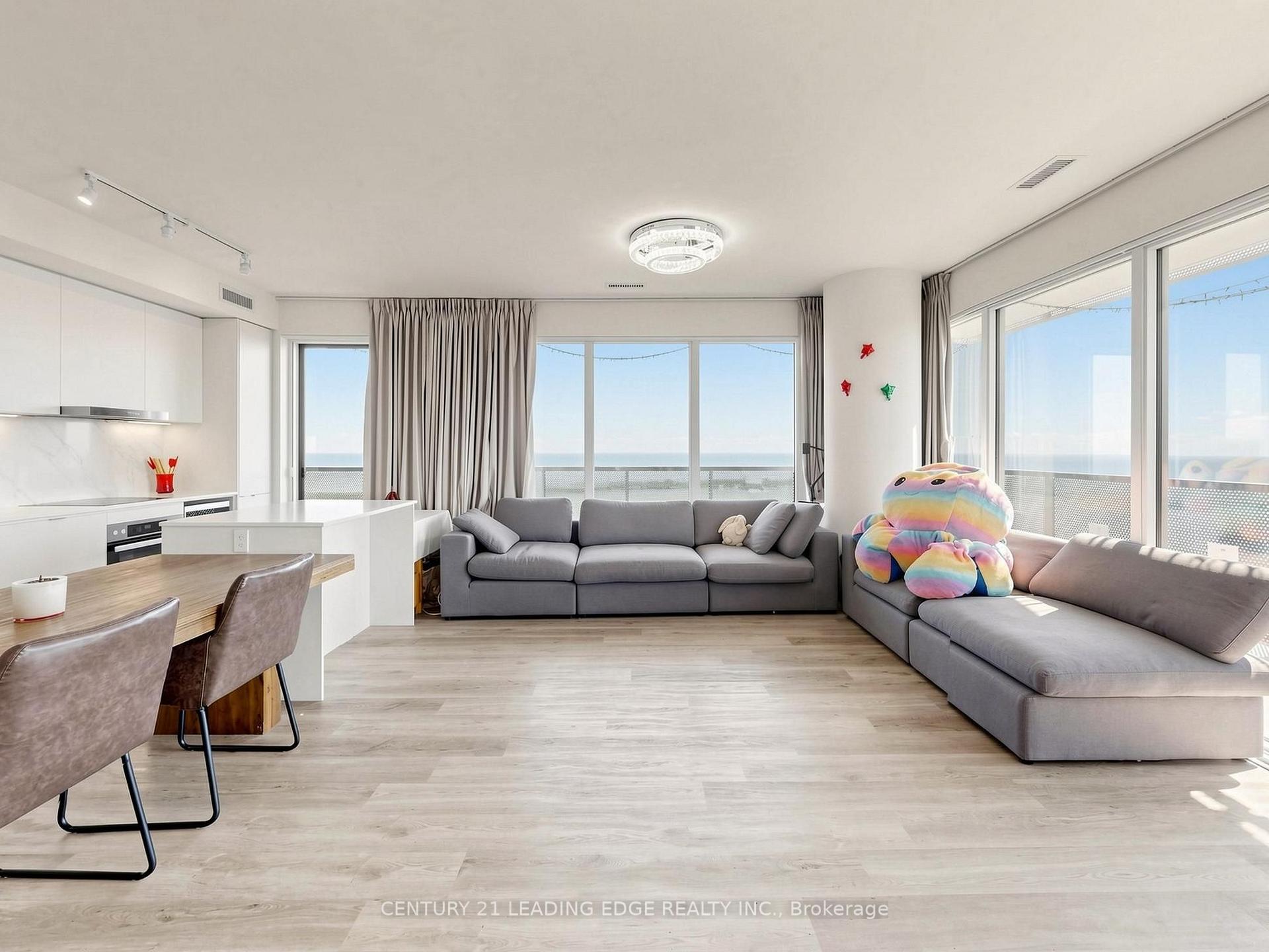 Photo 8 of Unit 6211, 55 Cooper Street, Toronto, Waterfront Communities — HOMEH