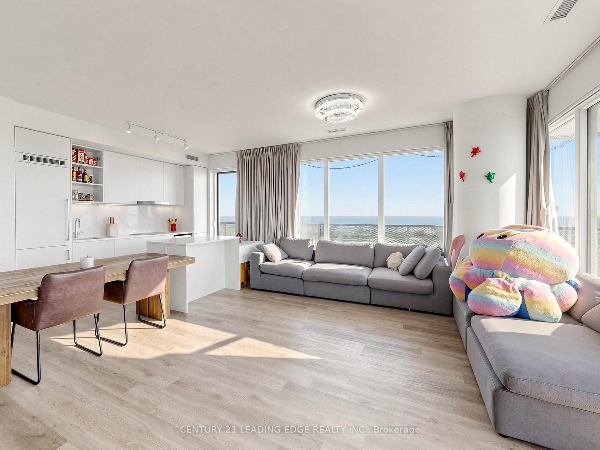 Photo 9 of Unit 6211, 55 Cooper Street, Toronto, Waterfront Communities — HOMEH