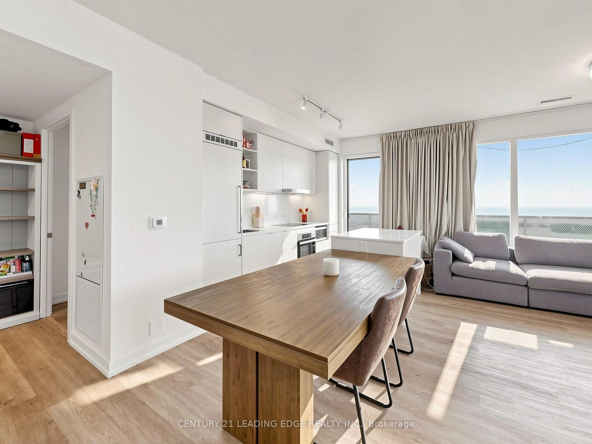 Photo 12 of Unit 6211, 55 Cooper Street, Toronto, Waterfront Communities — HOMEH