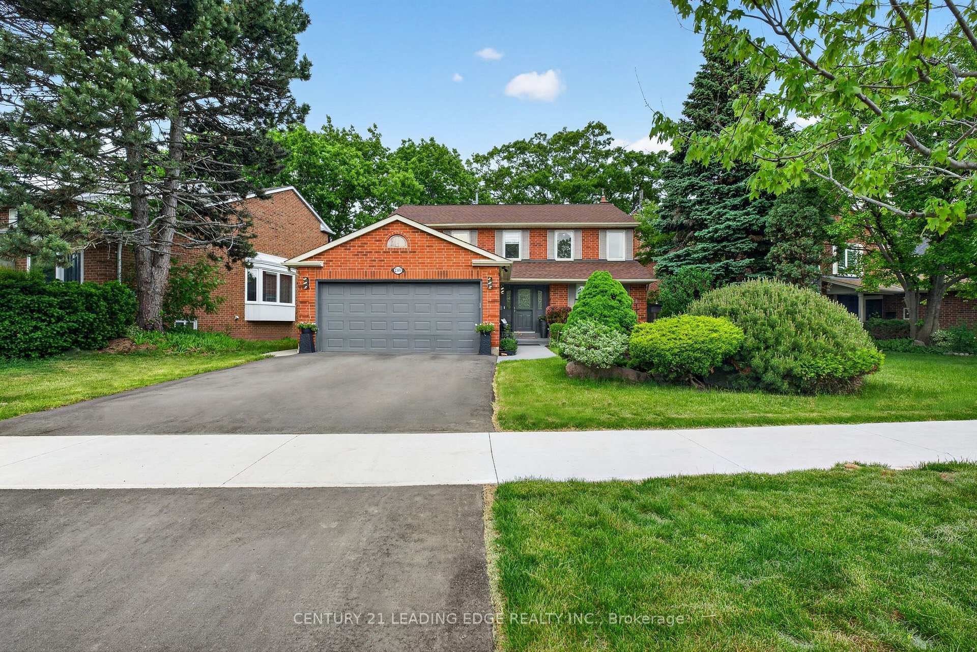 Photo 2 of 2300 Folkway Drive, Mississauga, Erin Mills — HOMEH