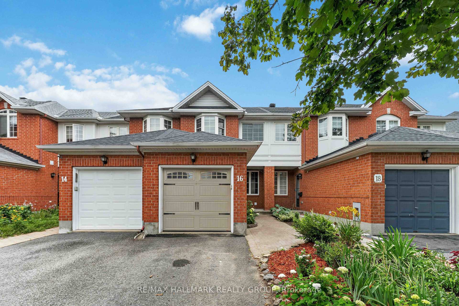 Photo 1 of 16 Central Park Drive, Ottawa, Central Park — HOMEH