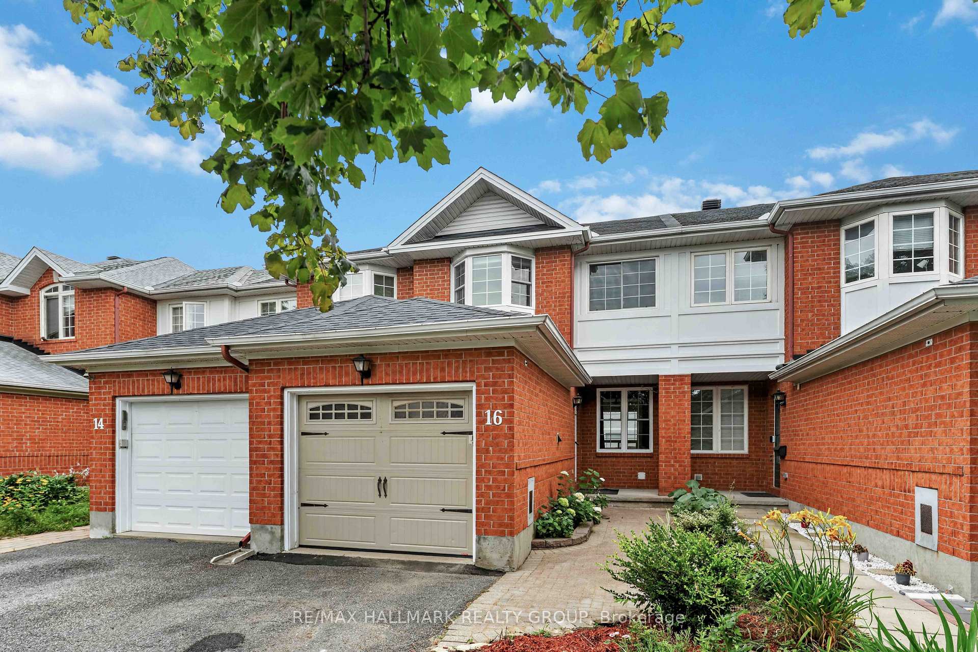 Photo 2 of 16 Central Park Drive, Ottawa, Central Park — HOMEH