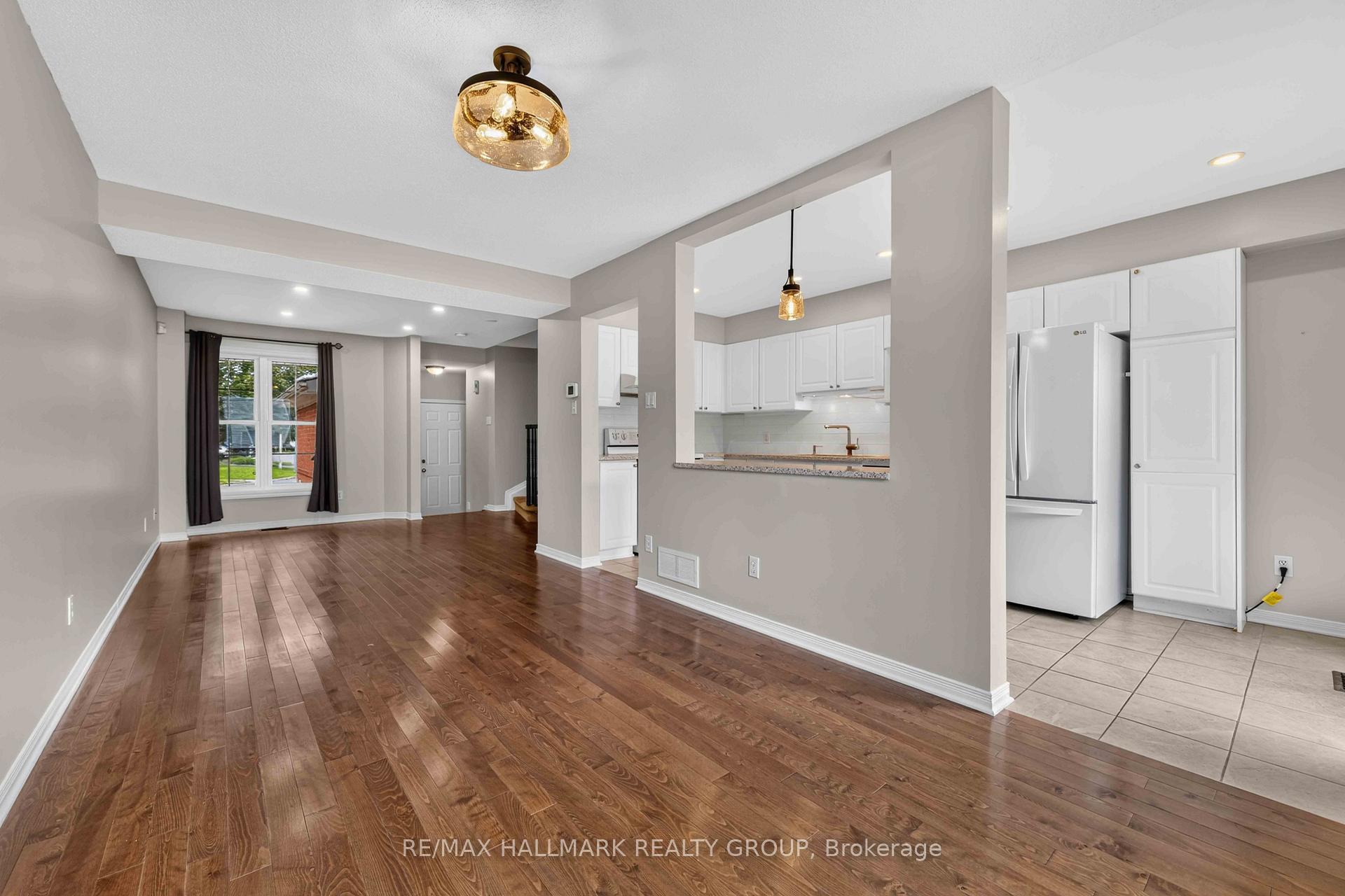 Photo 6 of 16 Central Park Drive, Ottawa, Central Park — HOMEH