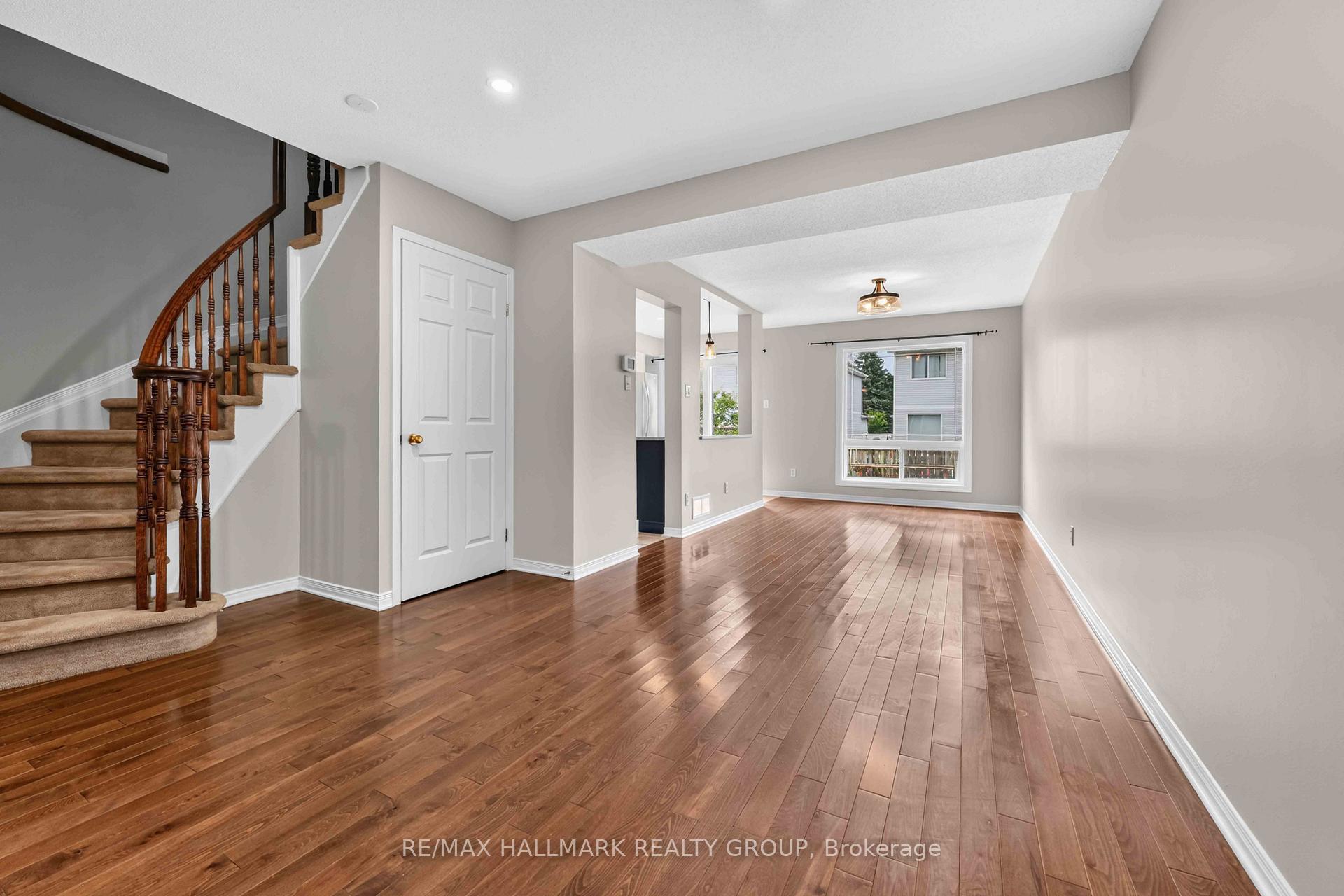 Photo 7 of 16 Central Park Drive, Ottawa, Central Park — HOMEH