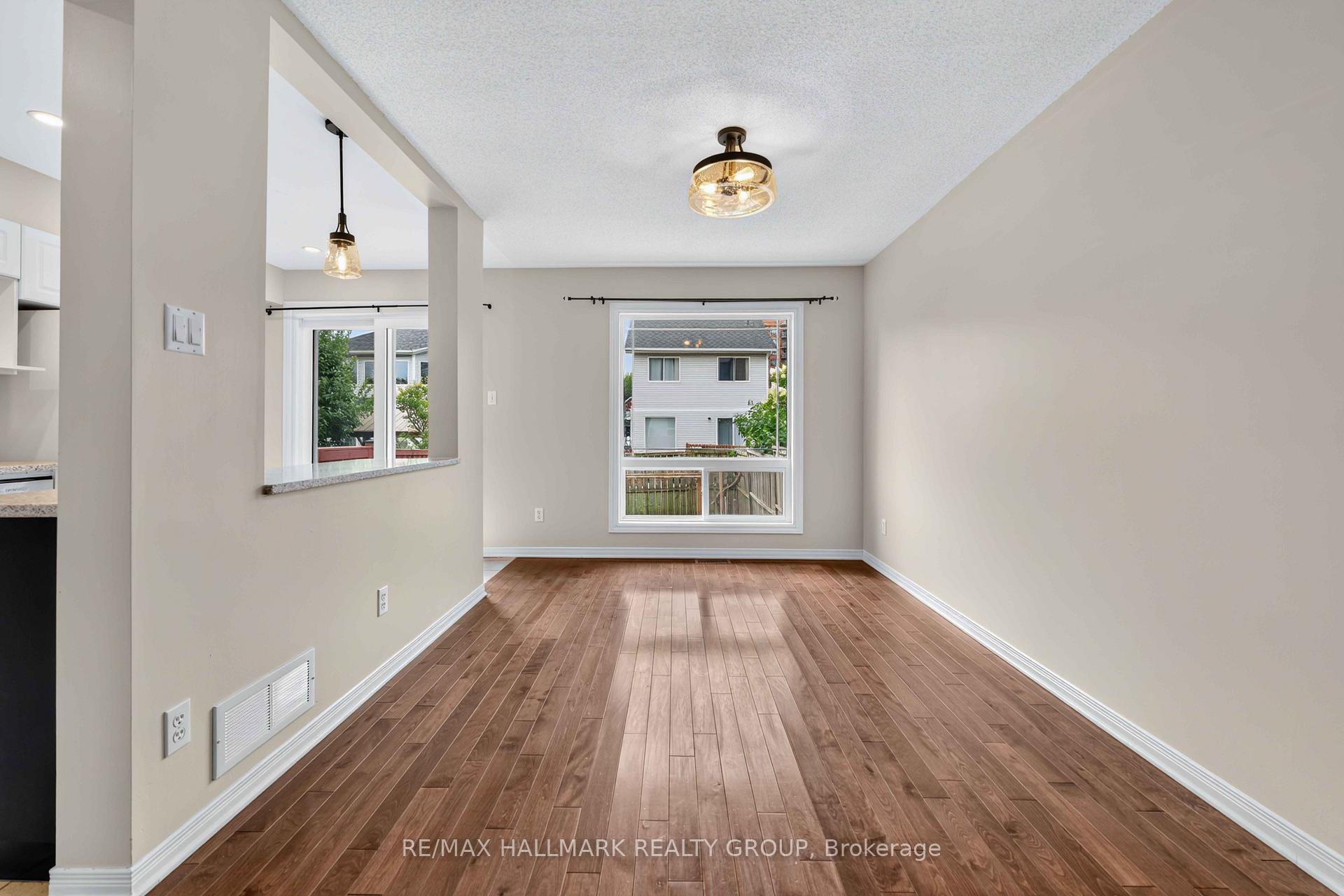 Photo 11 of 16 Central Park Drive, Ottawa, Central Park — HOMEH