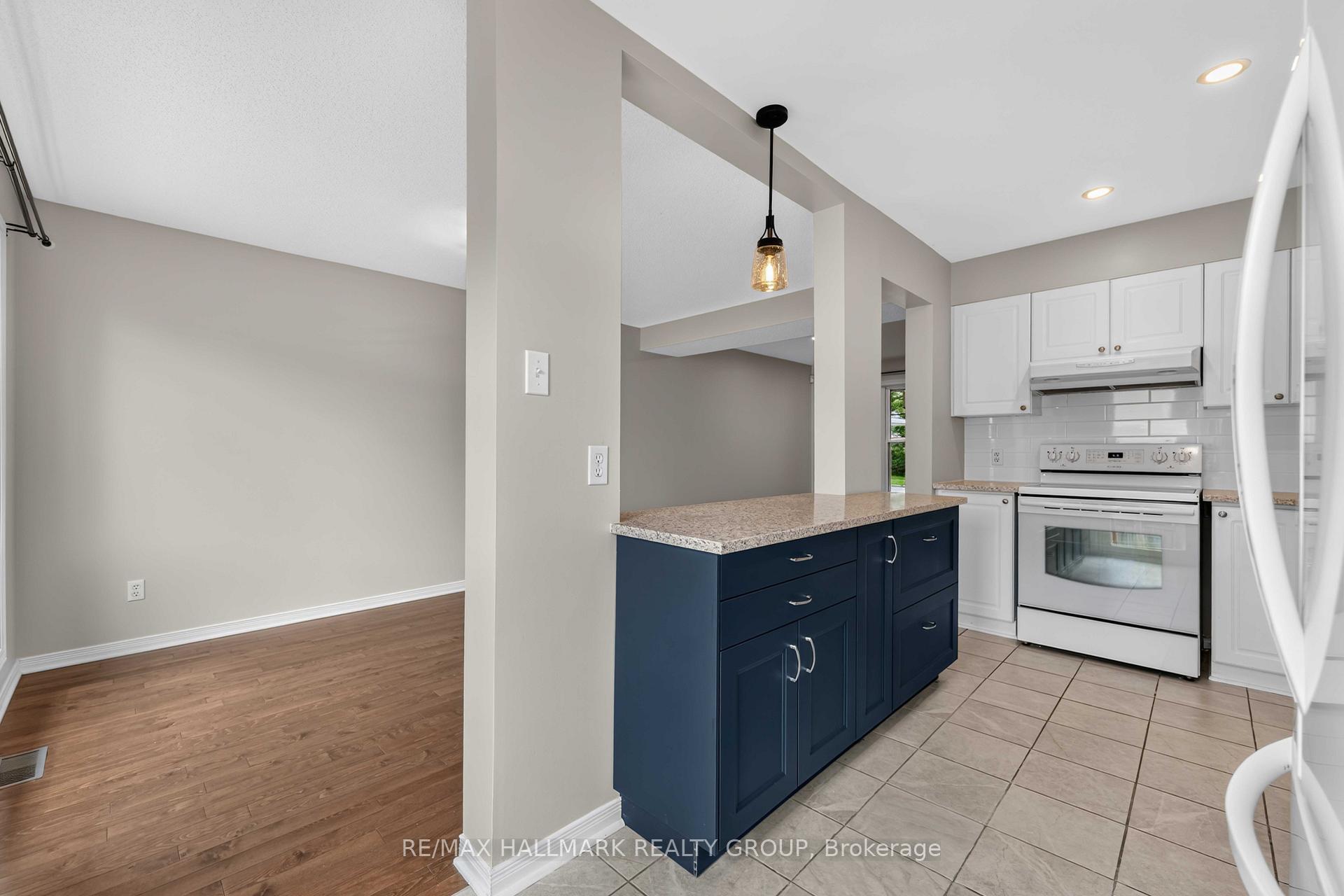 Photo 14 of 16 Central Park Drive, Ottawa, Central Park — HOMEH