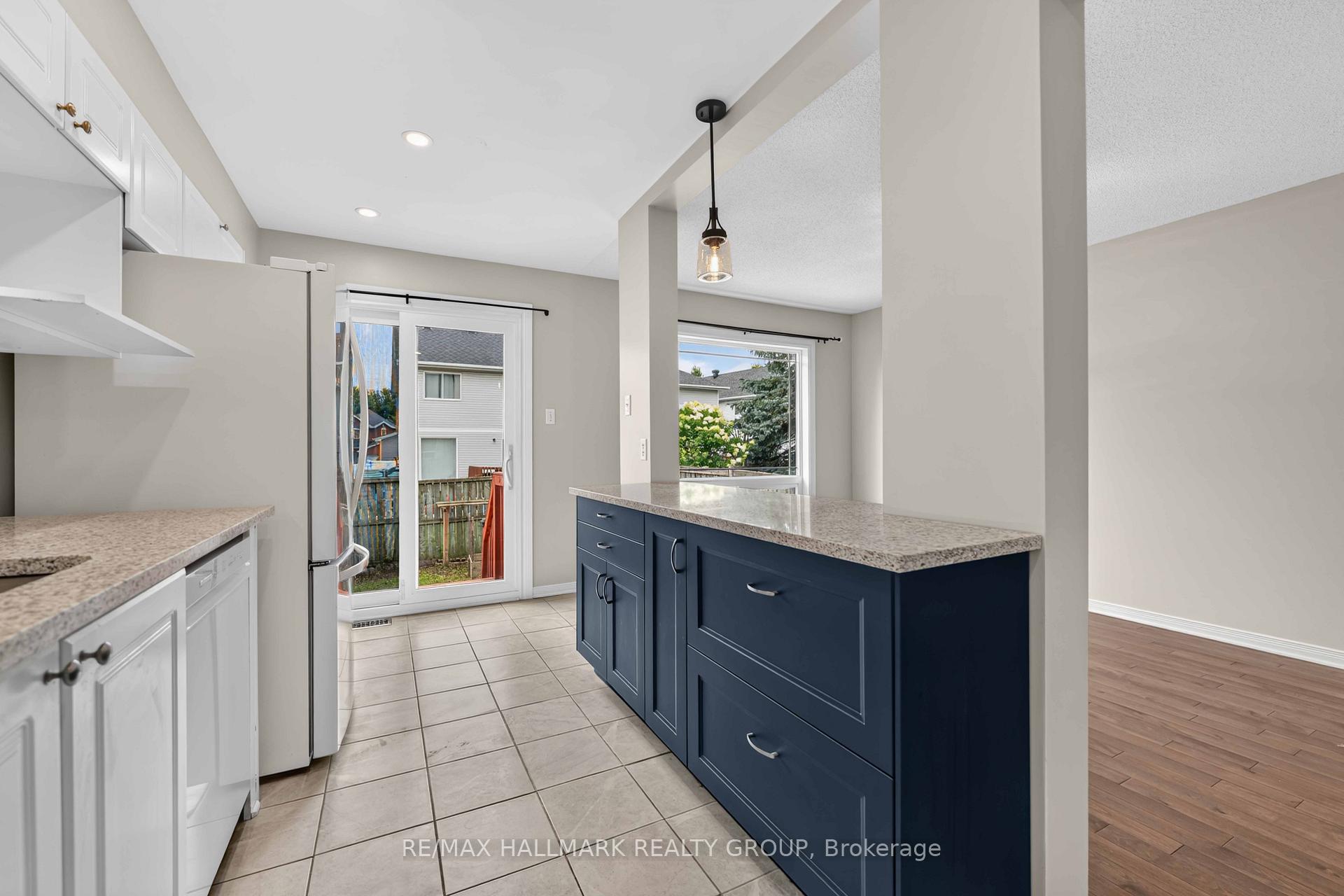 Photo 15 of 16 Central Park Drive, Ottawa, Central Park — HOMEH