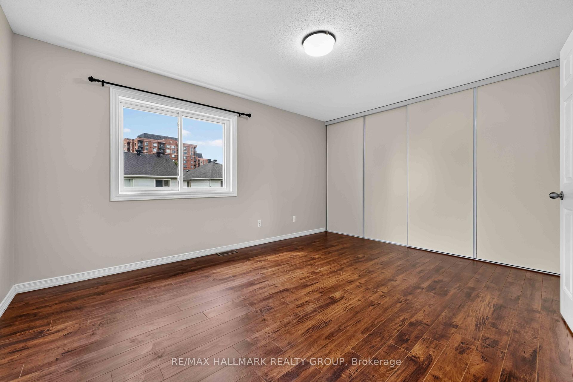 Photo 18 of 16 Central Park Drive, Ottawa, Central Park — HOMEH
