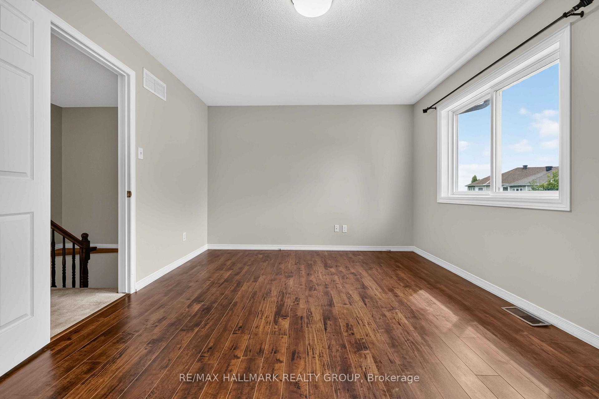 Photo 20 of 16 Central Park Drive, Ottawa, Central Park — HOMEH