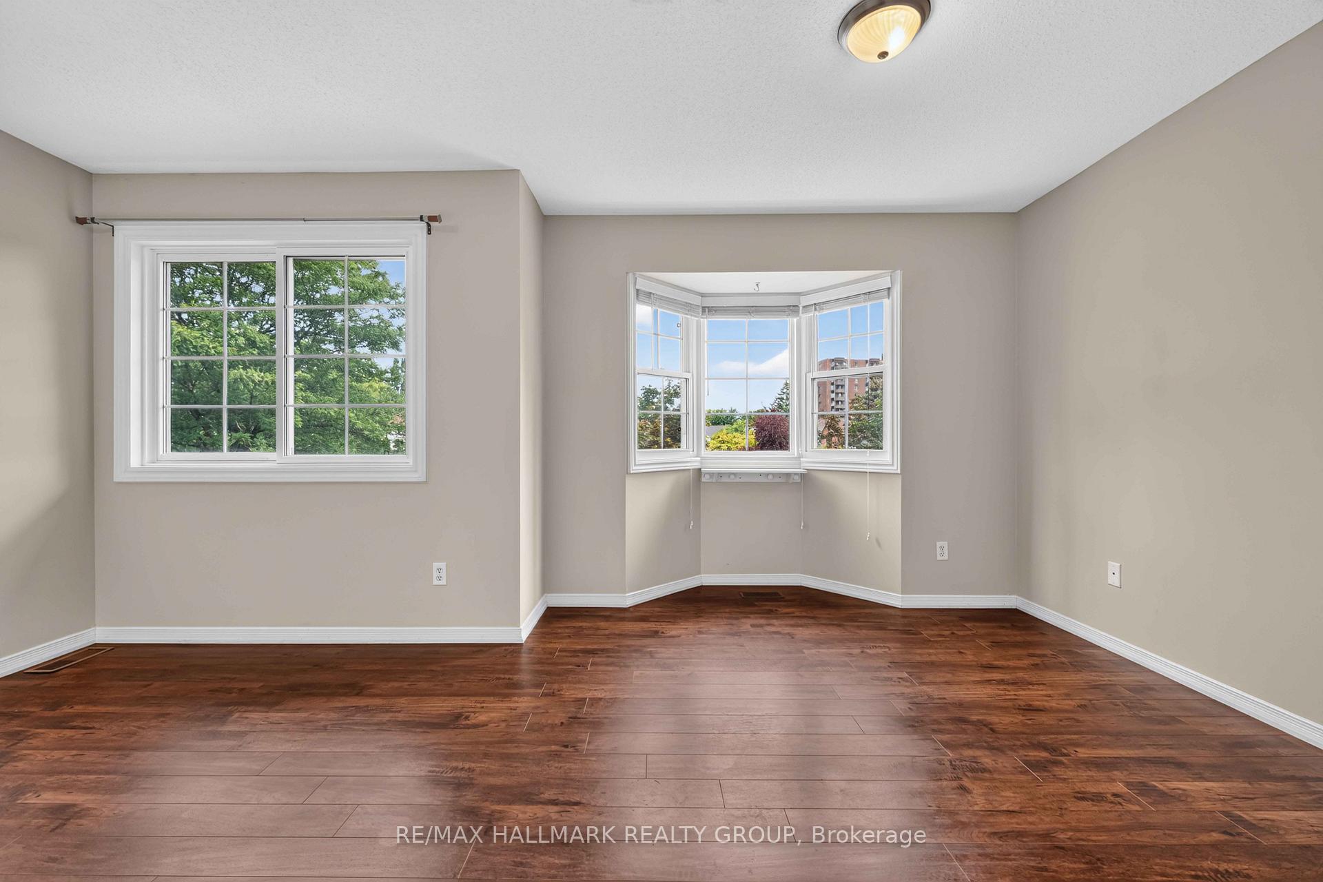 Photo 21 of 16 Central Park Drive, Ottawa, Central Park — HOMEH