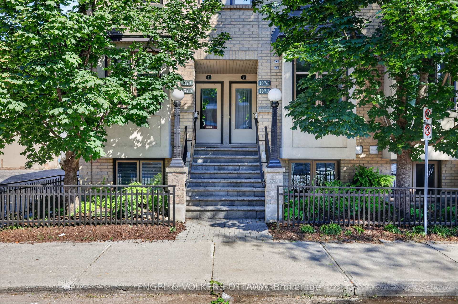 Photo 3 of 107 A Third Avenue, Ottawa, Glebe — HOMEH