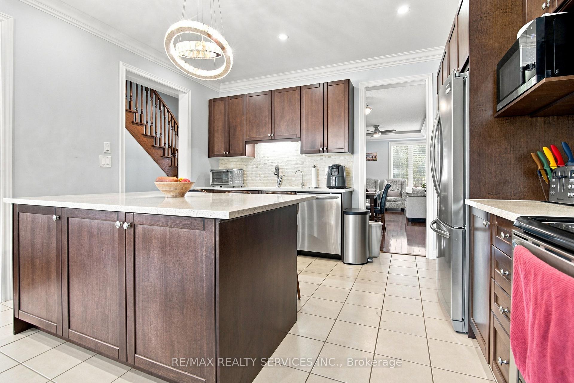 Photo 8 of 196 Bonnieglen Farm Boulevard, Caledon, Rural Caledon — HOMEH