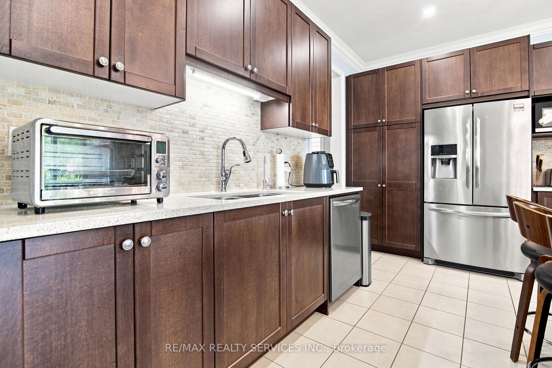 Photo 9 of 196 Bonnieglen Farm Boulevard, Caledon, Rural Caledon — HOMEH