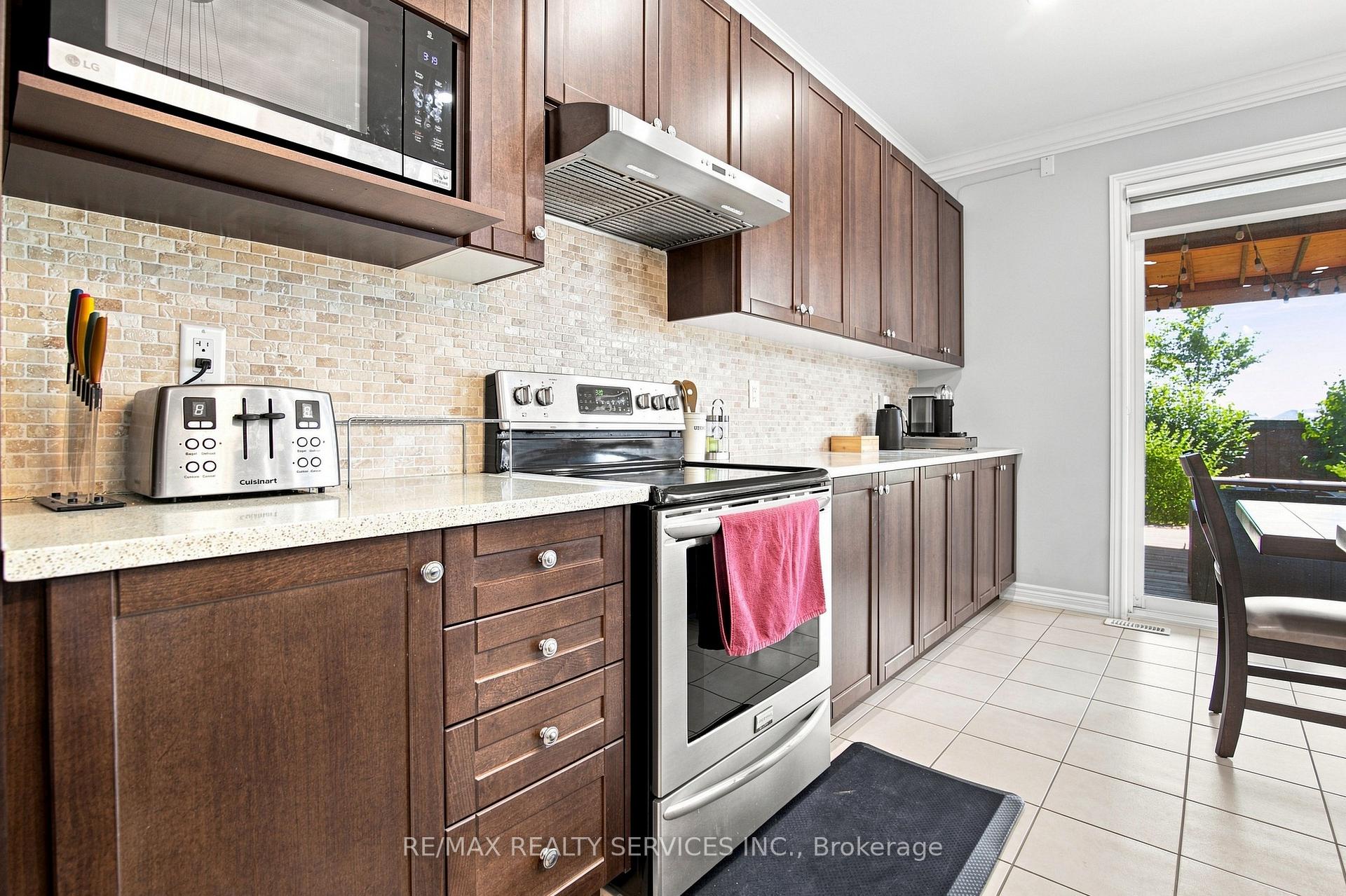 Photo 10 of 196 Bonnieglen Farm Boulevard, Caledon, Rural Caledon — HOMEH