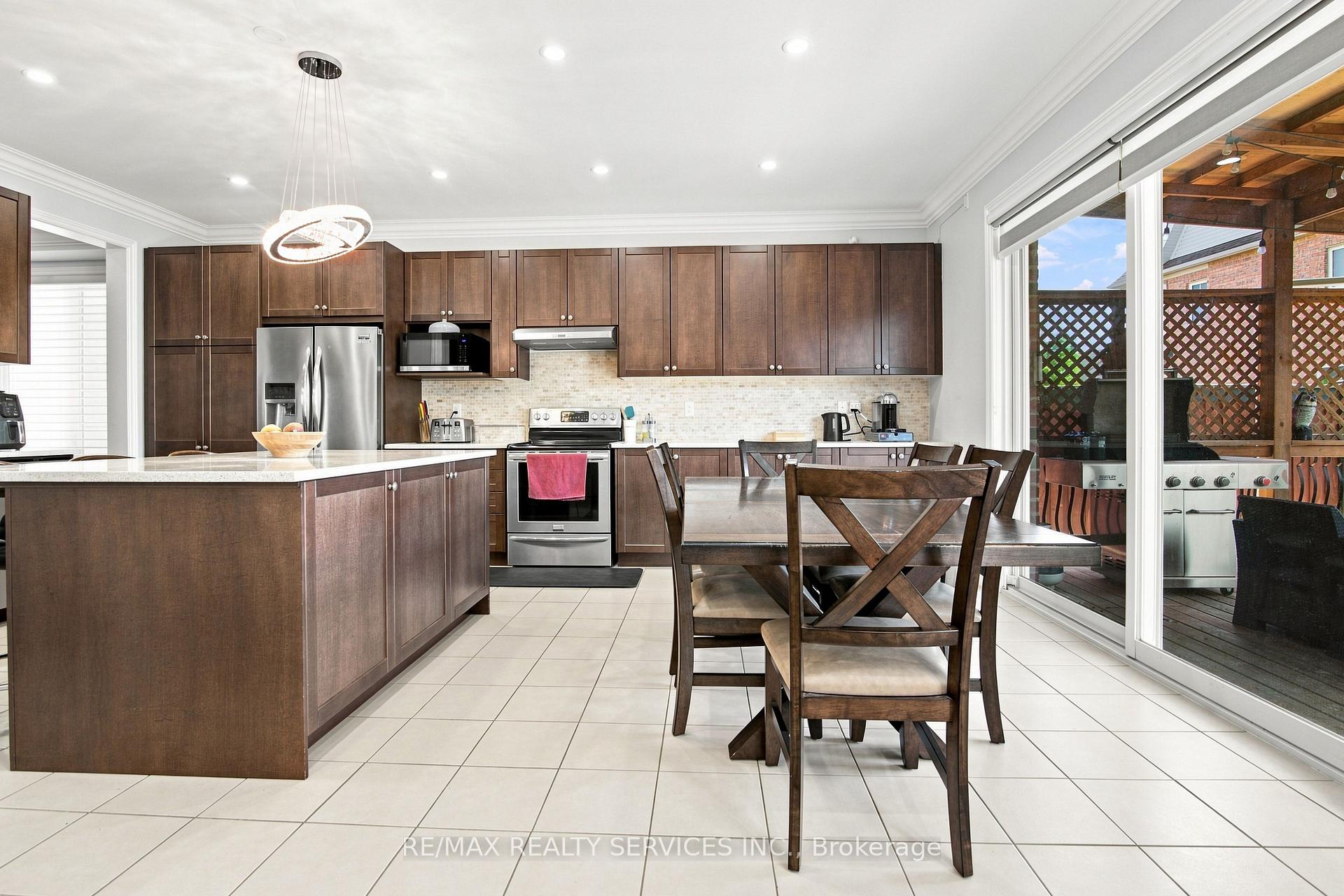 Photo 11 of 196 Bonnieglen Farm Boulevard, Caledon, Rural Caledon — HOMEH