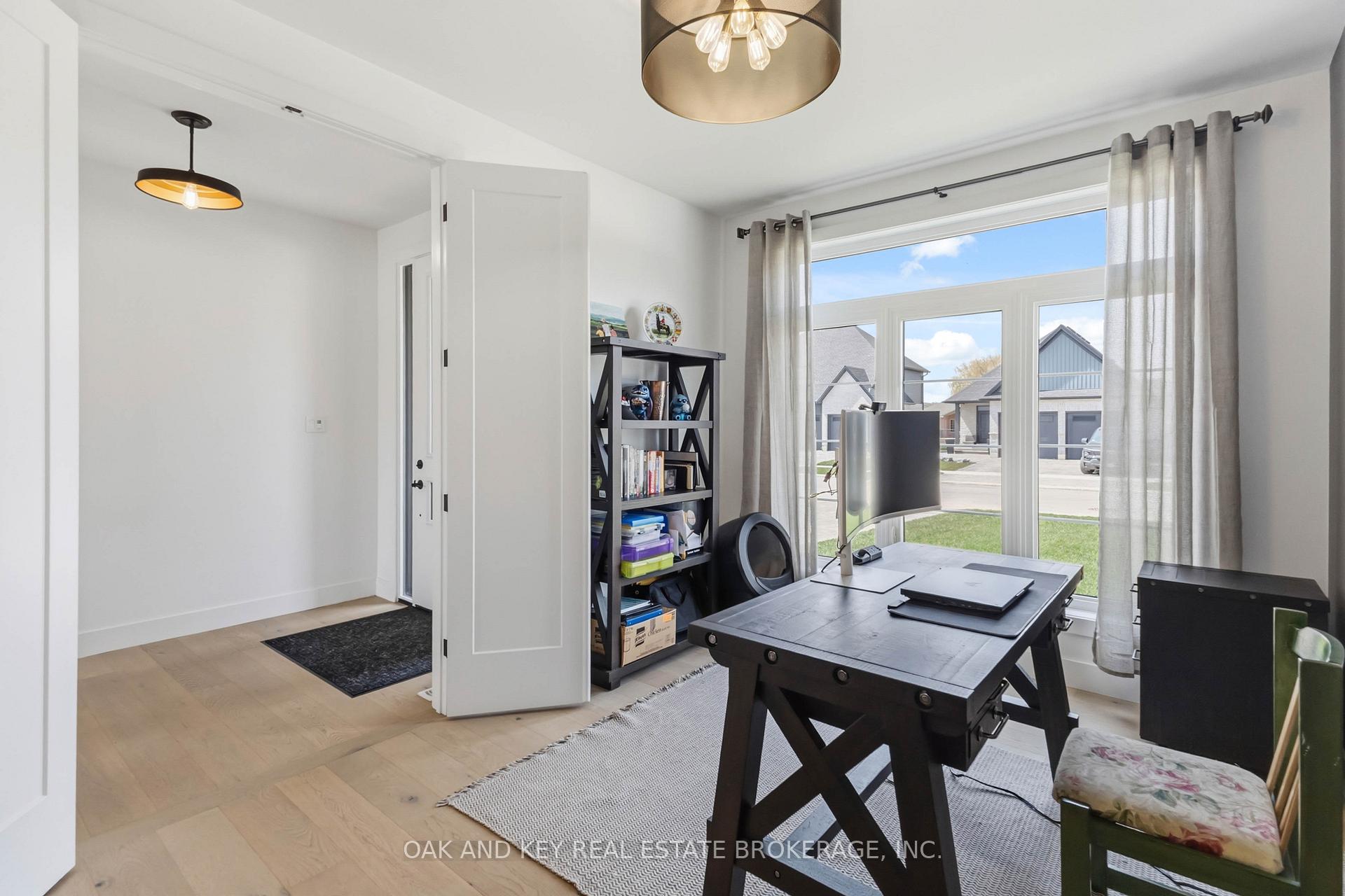 Photo 10 of 13 Briscoe Crescent, Strathroy-Caradoc, NE — HOMEH