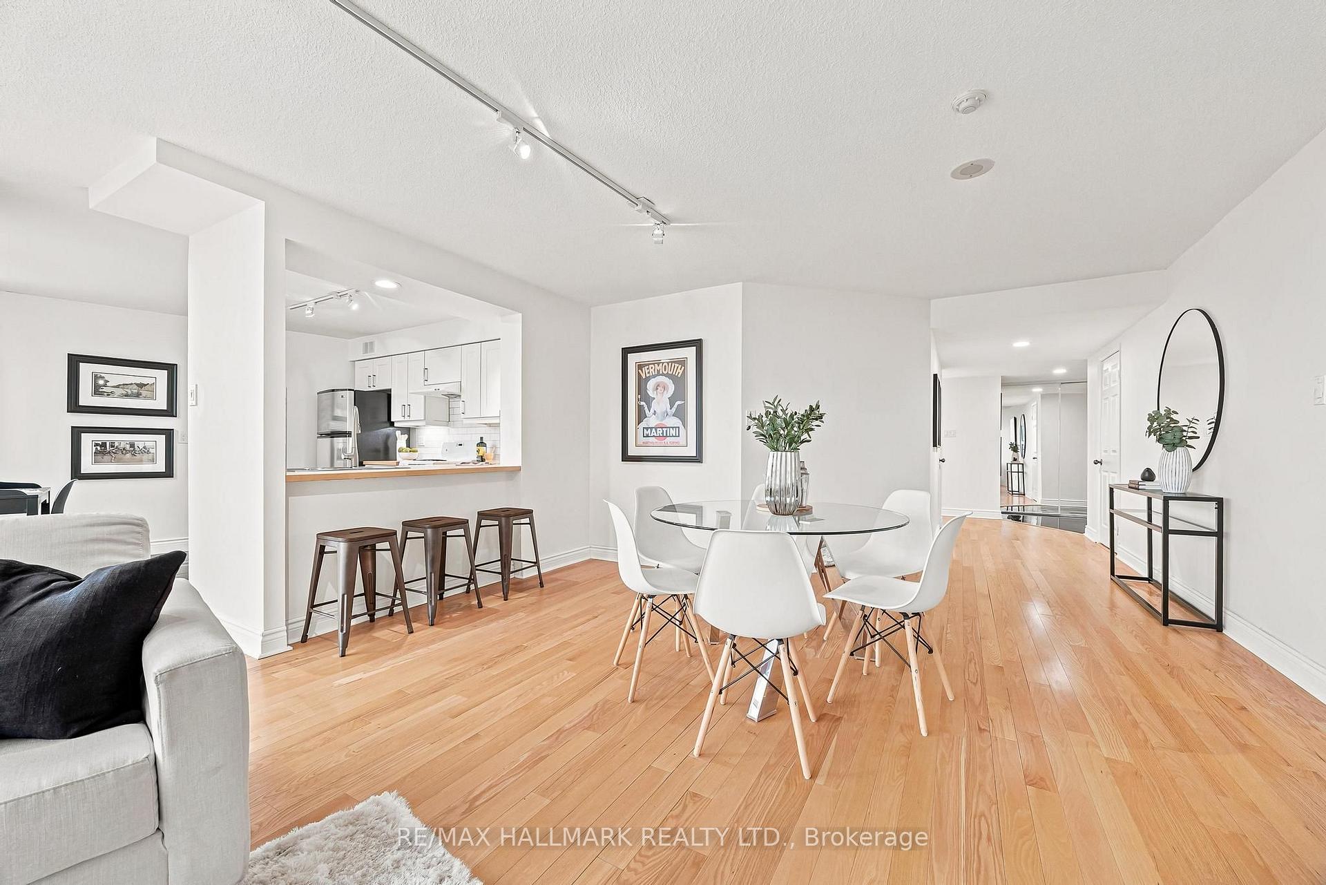 Photo 6 of Unit 607, 50 Eglinton Avenue W, Mississauga, Hurontario — HOMEH