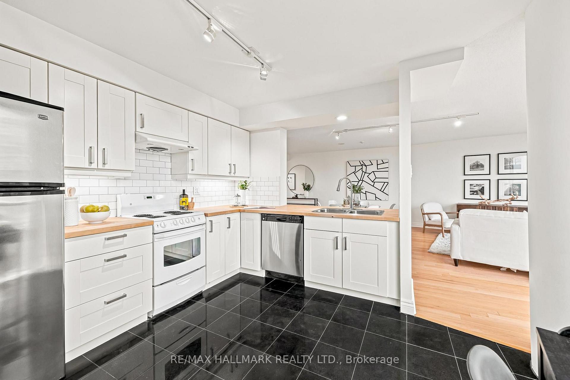 Photo 10 of Unit 607, 50 Eglinton Avenue W, Mississauga, Hurontario — HOMEH