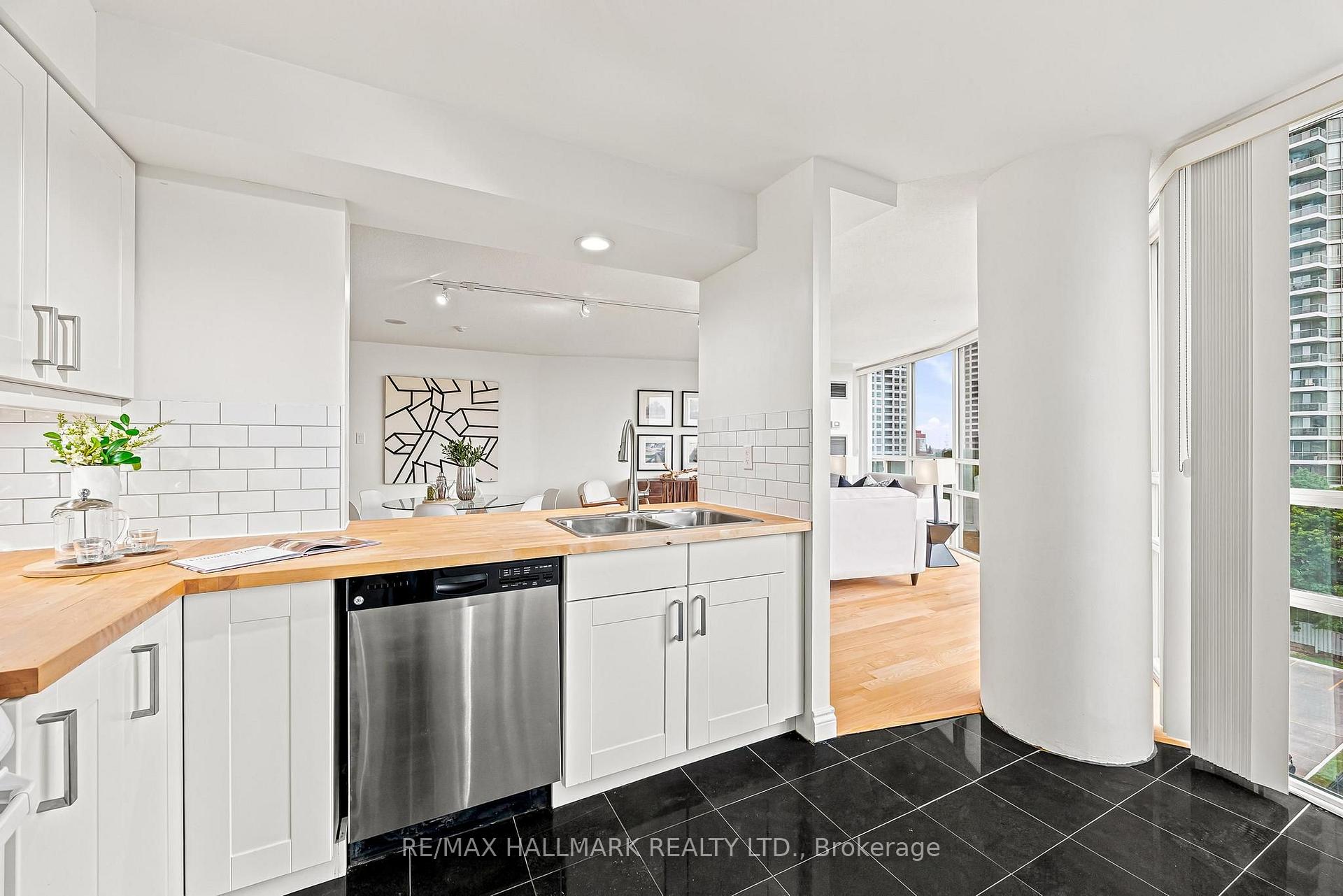 Photo 12 of Unit 607, 50 Eglinton Avenue W, Mississauga, Hurontario — HOMEH
