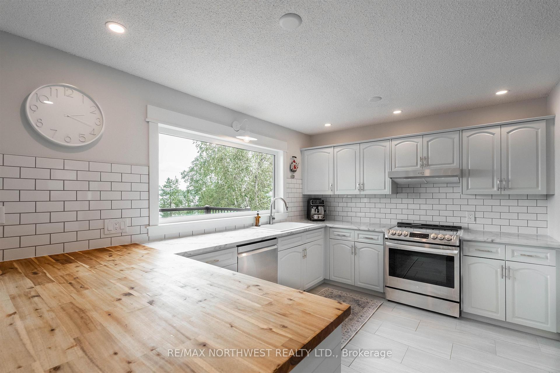 Photo 10 of 38 Kimberly Road, Kenora Remote Area, Lake of the Woods North — HOMEH