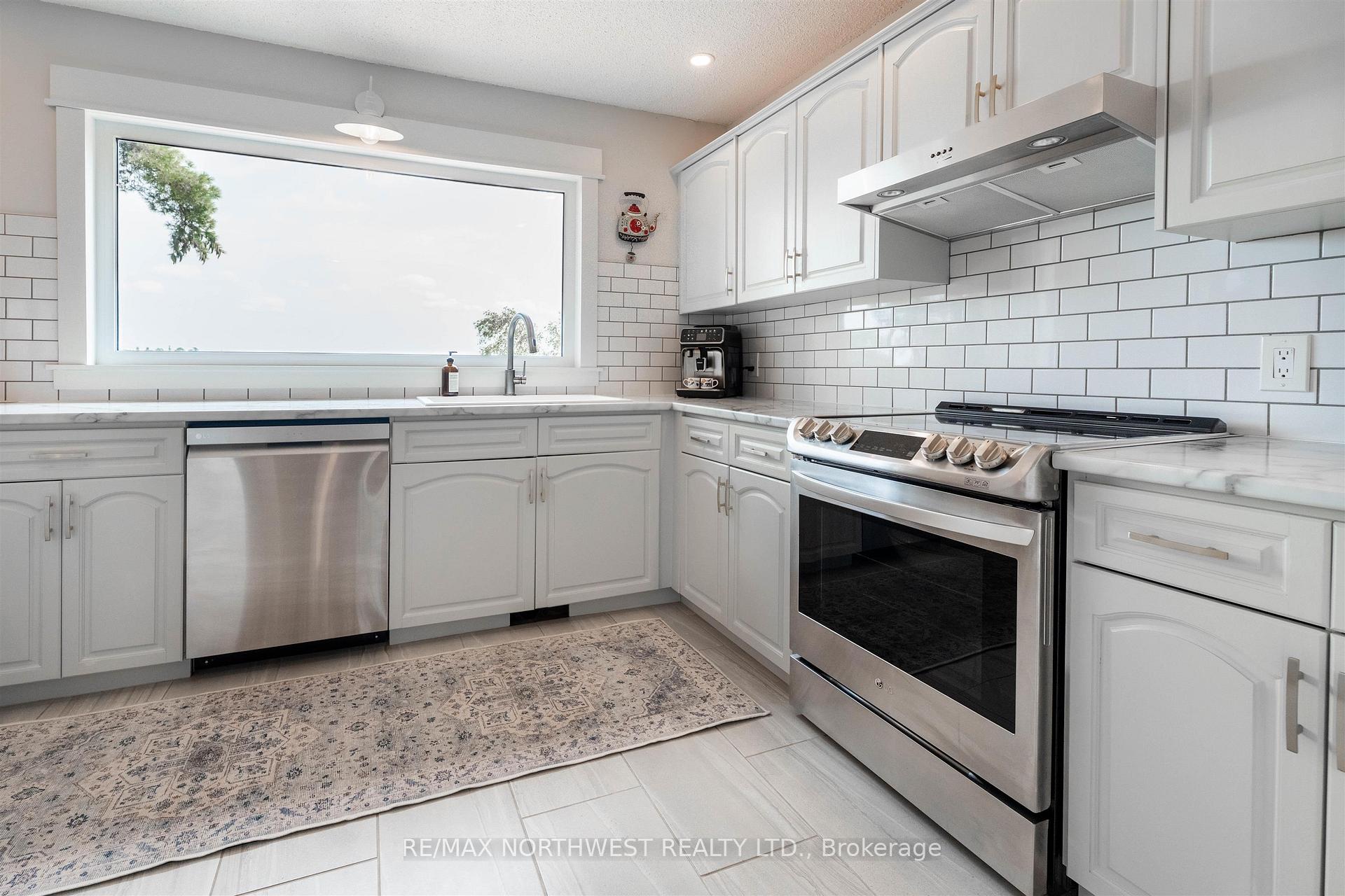 Photo 11 of 38 Kimberly Road, Kenora Remote Area, Lake of the Woods North — HOMEH