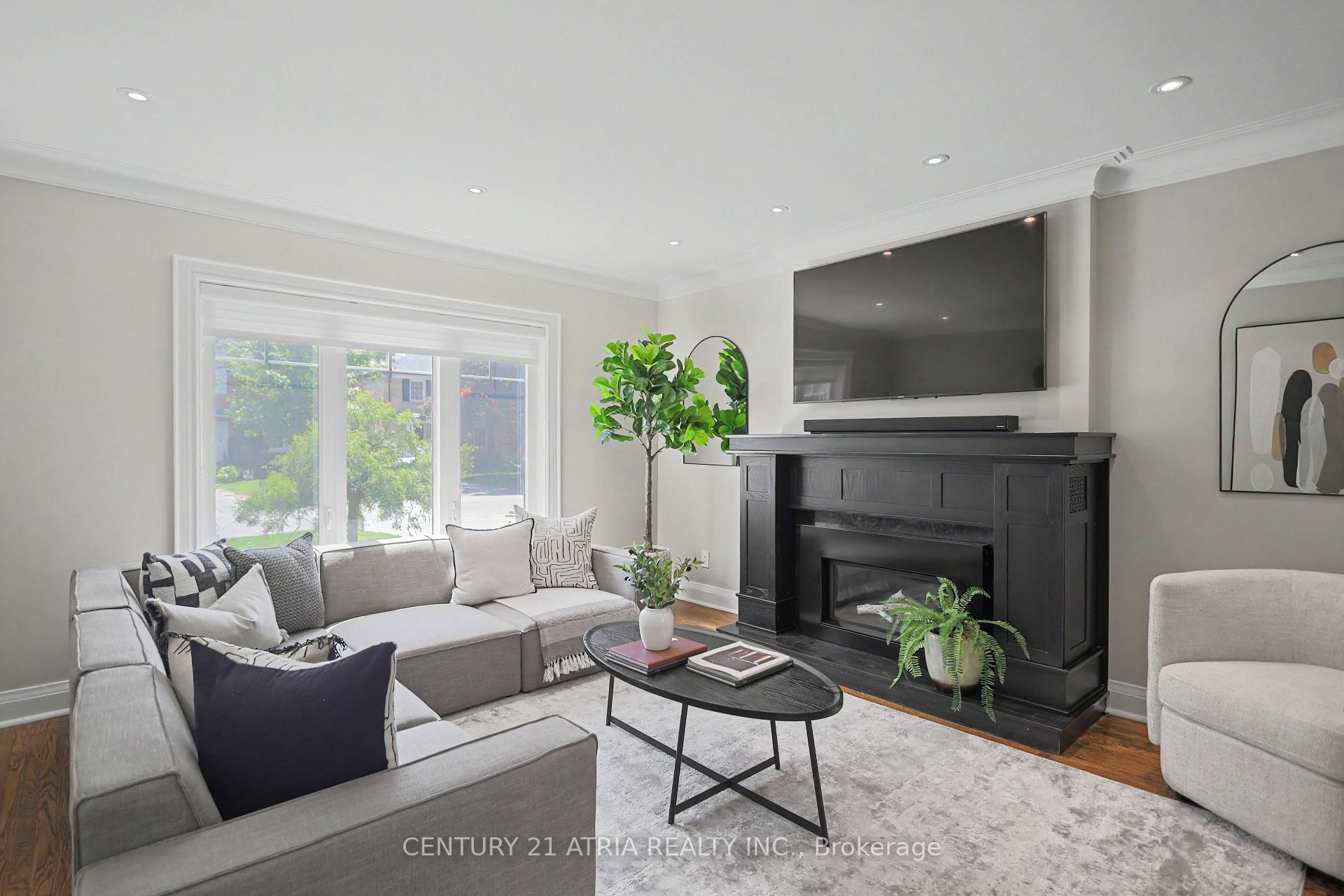 Photo 3 of 62 Lynngrove Avenue, Etobicoke, Kingsway South — HOMEH