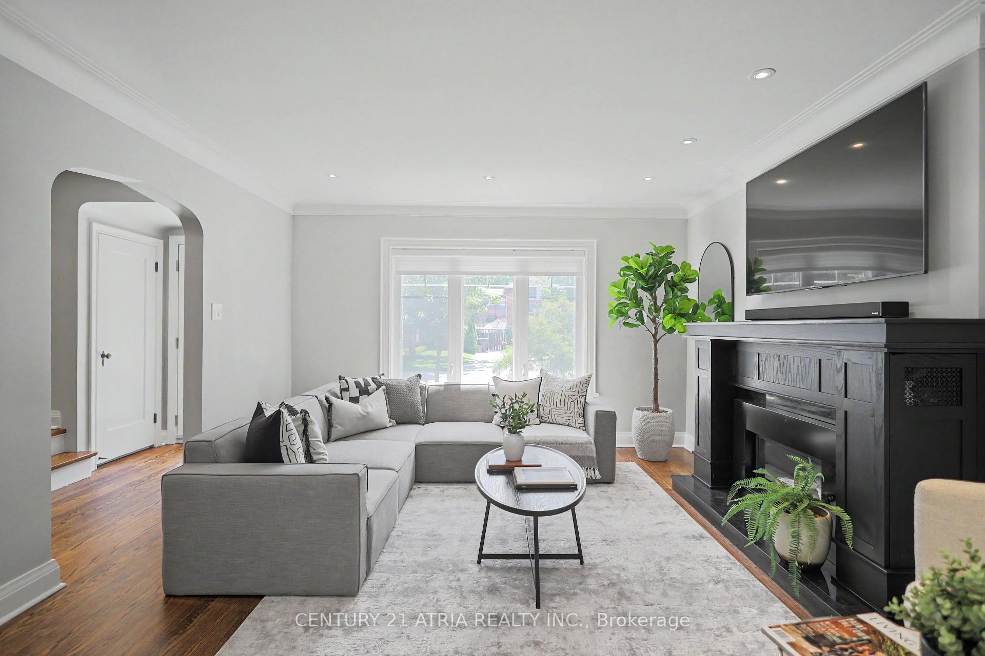 Photo 4 of 62 Lynngrove Avenue, Etobicoke, Kingsway South — HOMEH