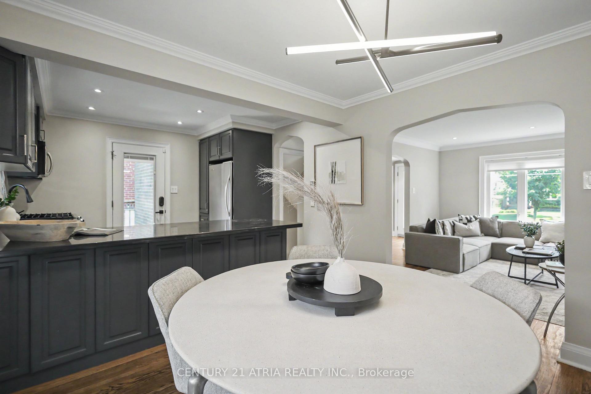 Photo 9 of 62 Lynngrove Avenue, Etobicoke, Kingsway South — HOMEH