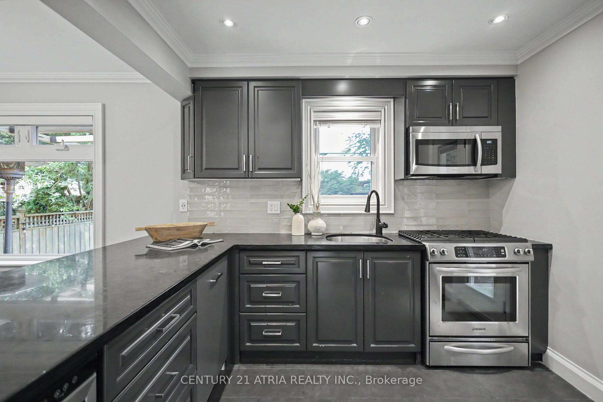 Photo 11 of 62 Lynngrove Avenue, Etobicoke, Kingsway South — HOMEH