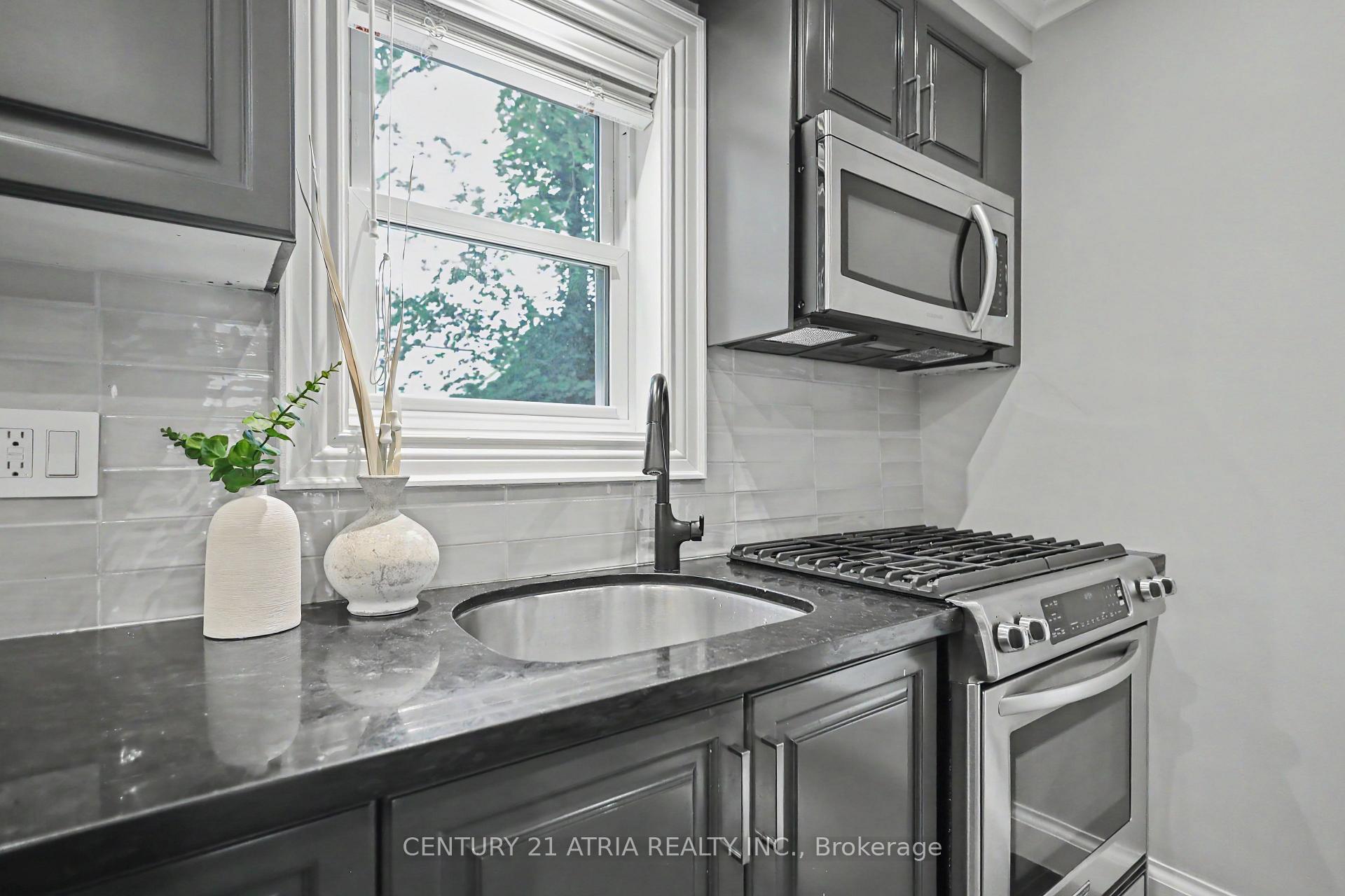 Photo 12 of 62 Lynngrove Avenue, Etobicoke, Kingsway South — HOMEH