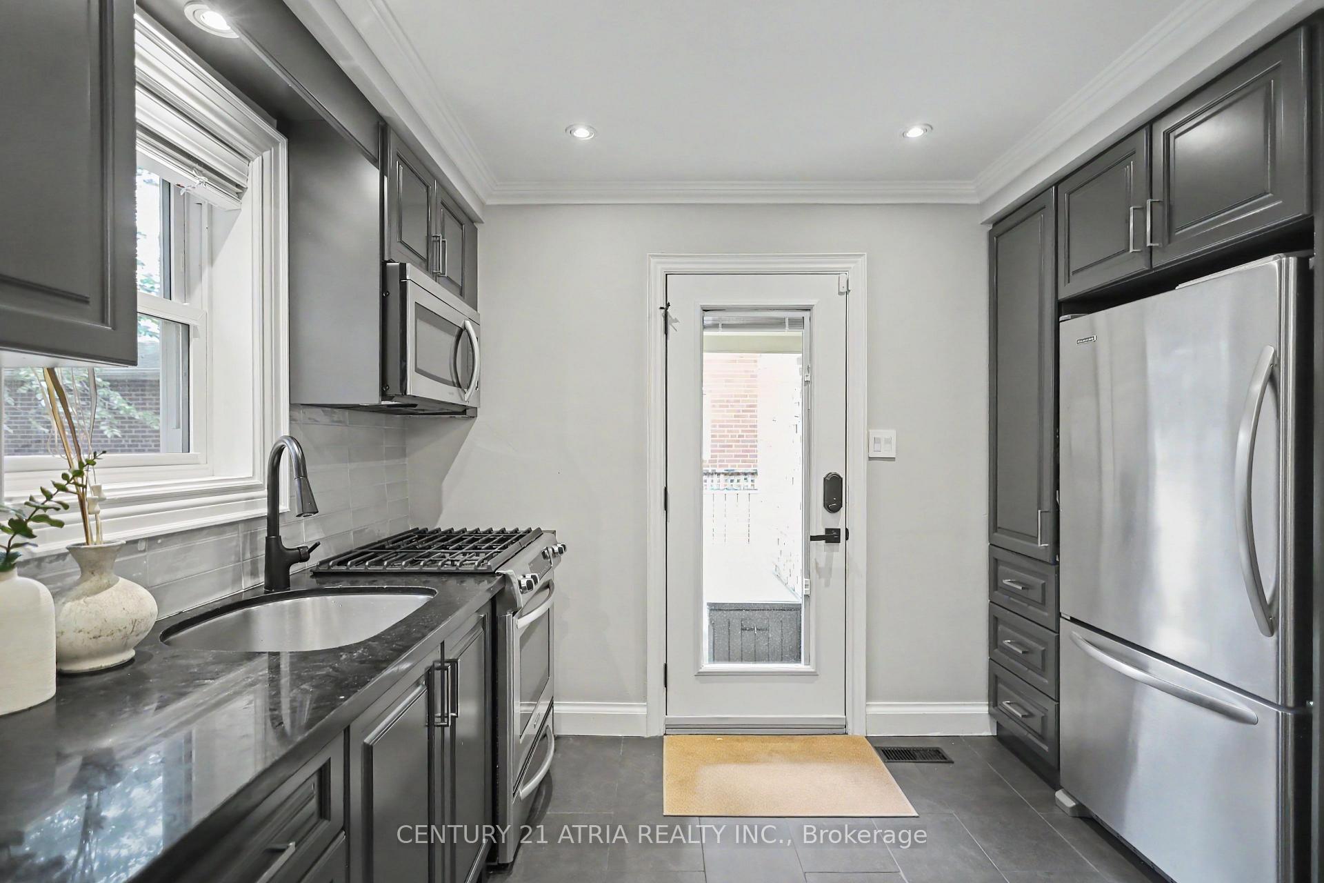 Photo 13 of 62 Lynngrove Avenue, Etobicoke, Kingsway South — HOMEH