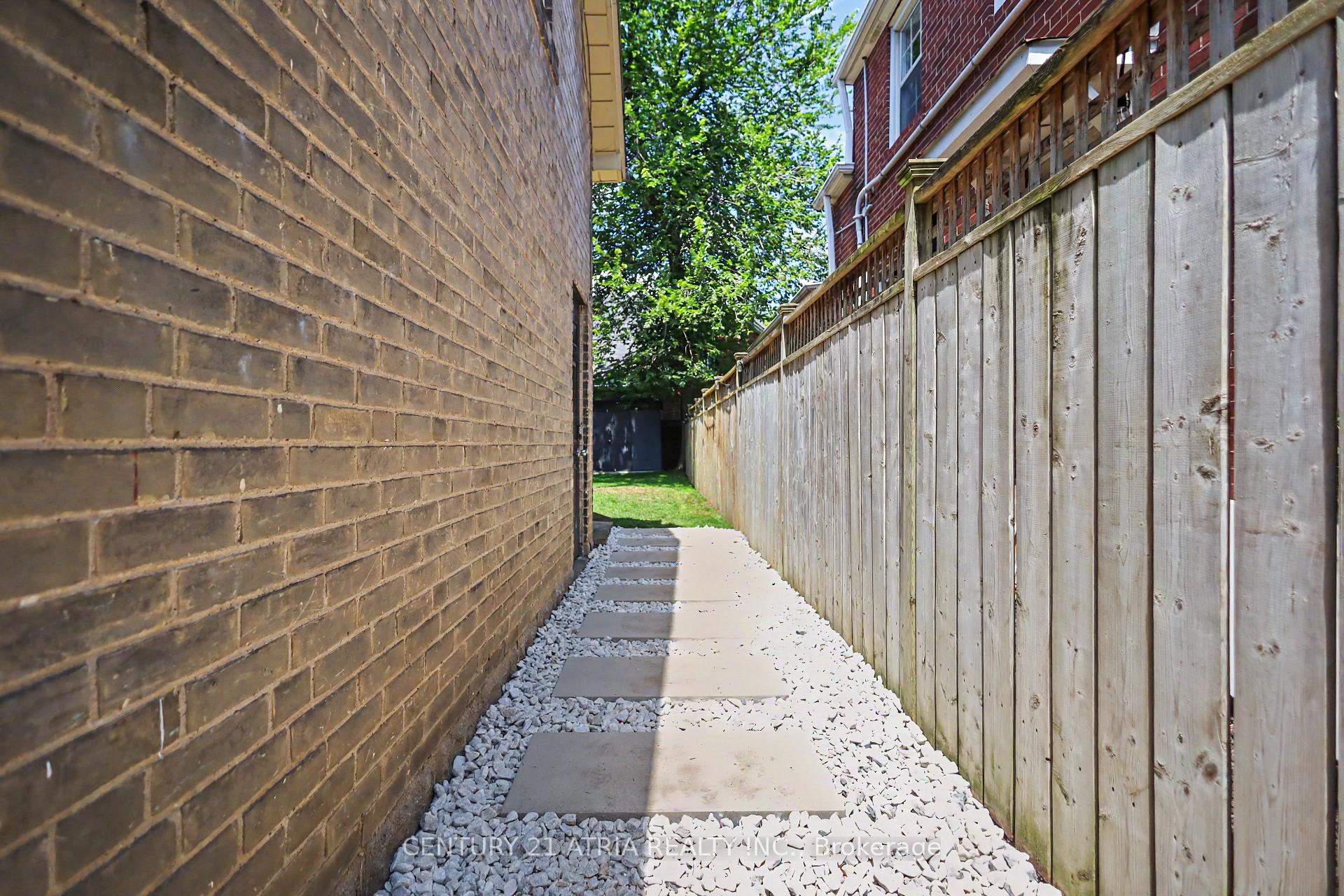 Photo 33 of 62 Lynngrove Avenue, Etobicoke, Kingsway South — HOMEH
