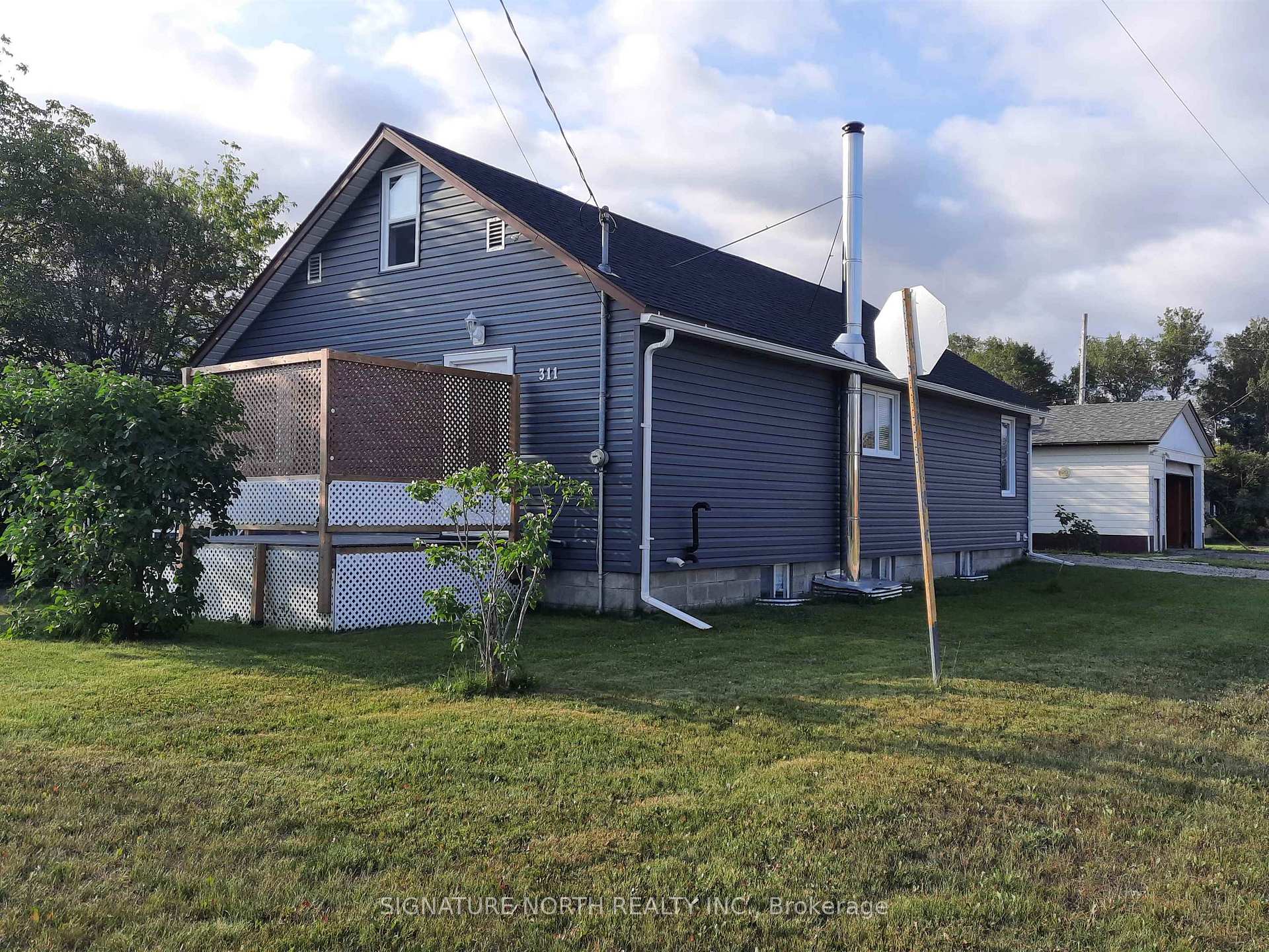 Photo 2 of 311 Fourth Avenue SW, Greenstone, Geraldton — HOMEH