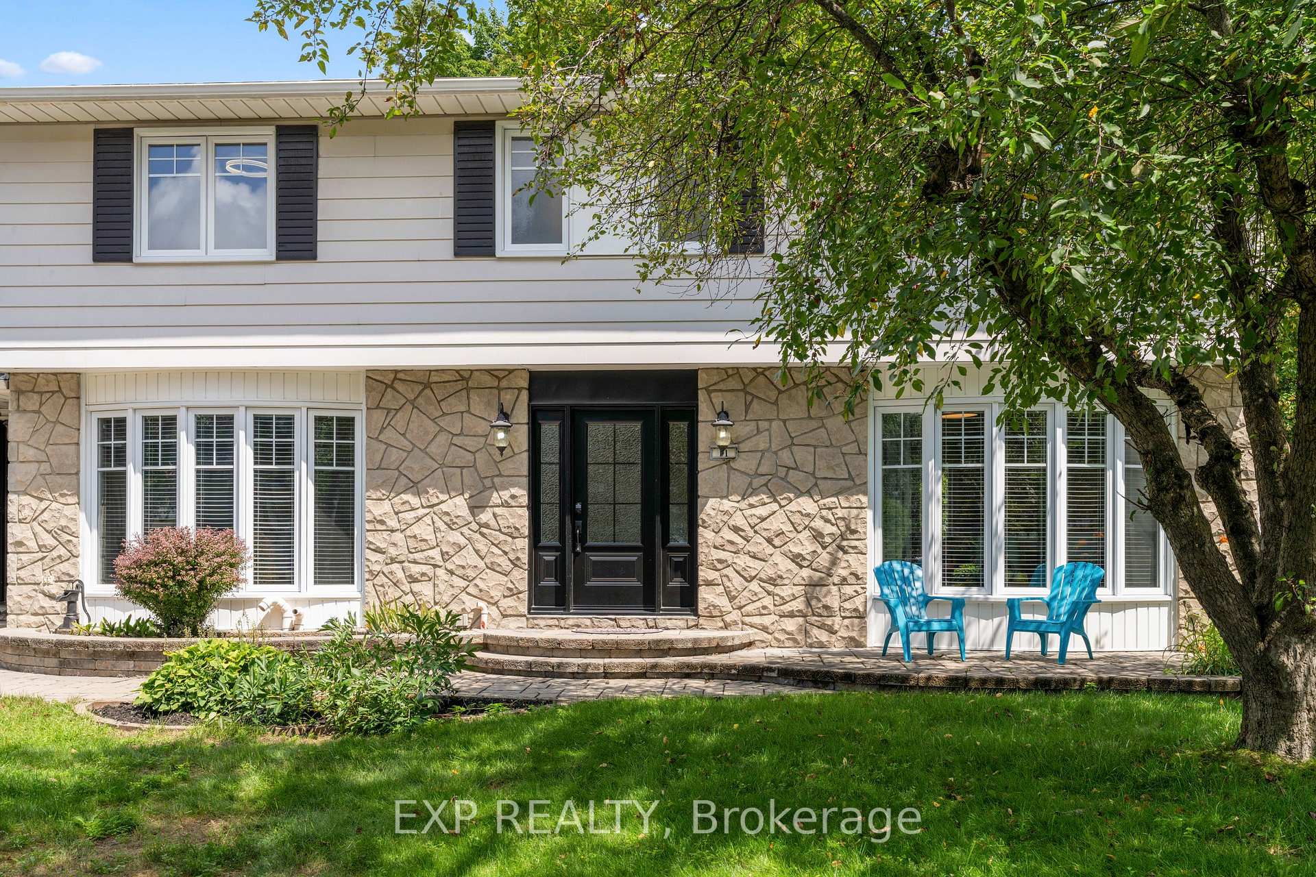 Photo 3 of 11 Roberta Crescent, Ottawa, Barrhaven - Pheasant Run — HOMEH