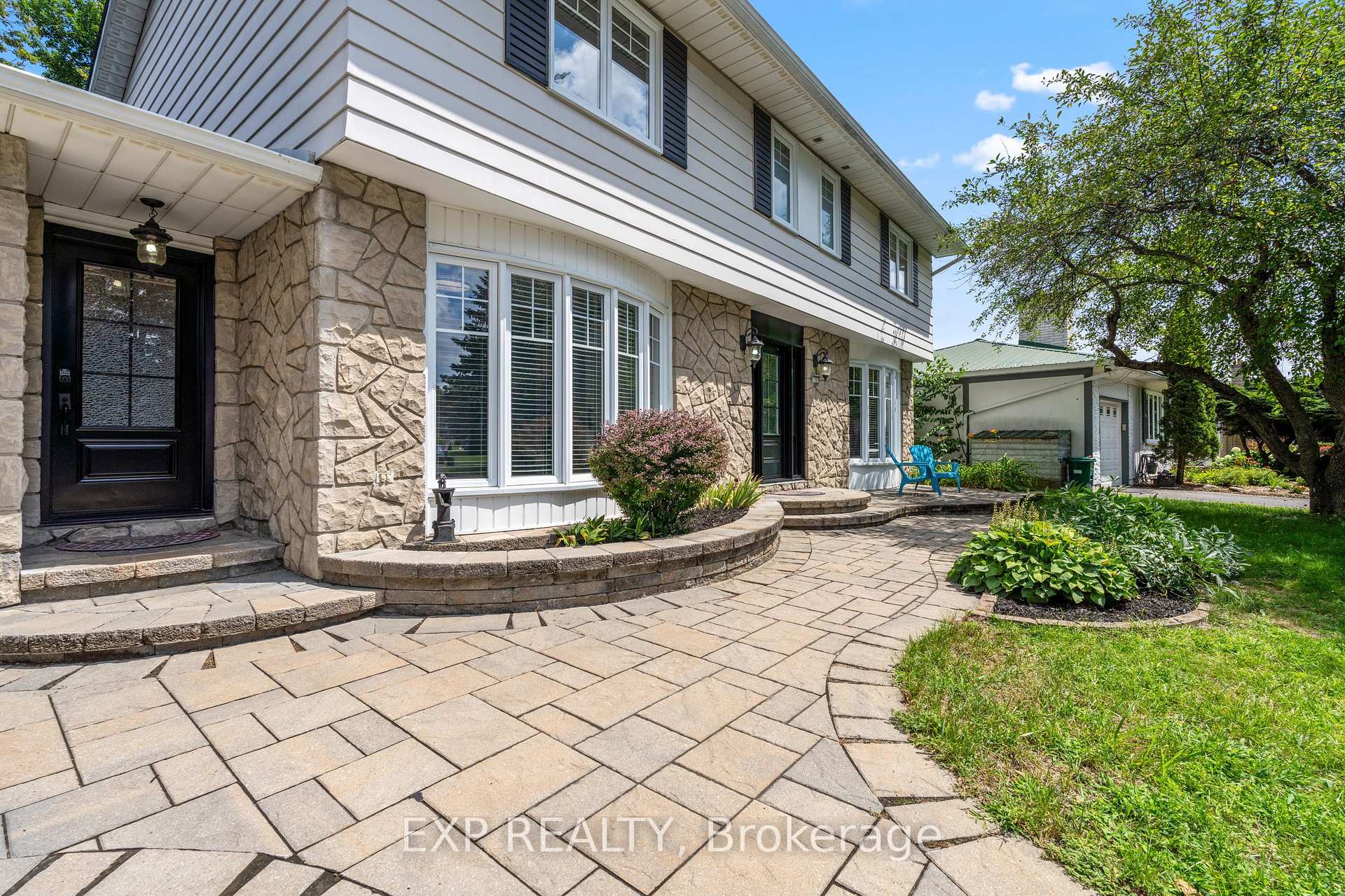 Photo 4 of 11 Roberta Crescent, Ottawa, Barrhaven - Pheasant Run — HOMEH