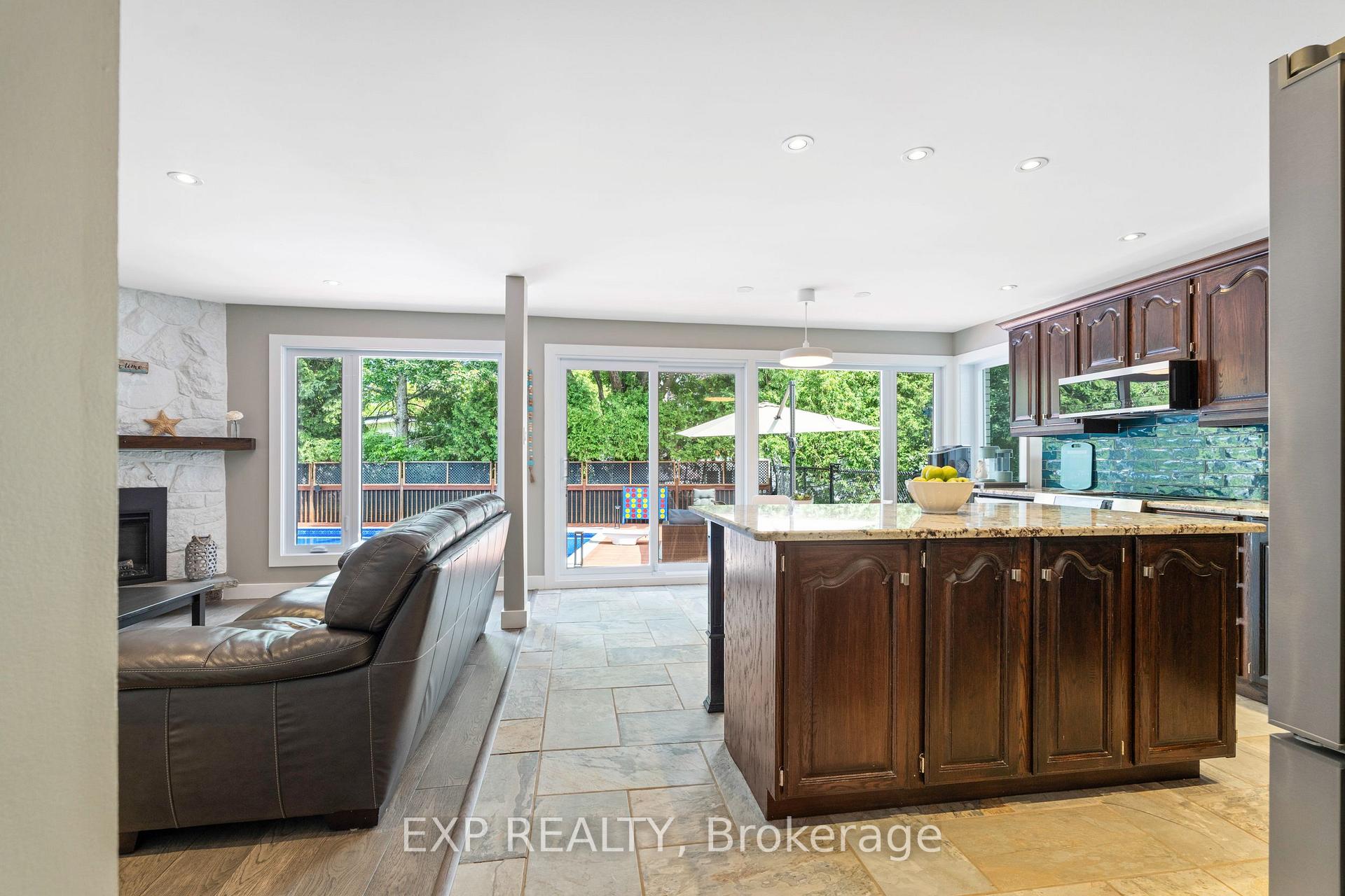 Photo 8 of 11 Roberta Crescent, Ottawa, Barrhaven - Pheasant Run — HOMEH