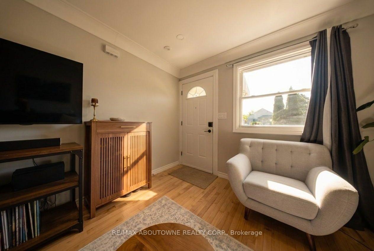 Photo 9 of 435 Waverly Street, Hamilton, McQuesten — HOMEH