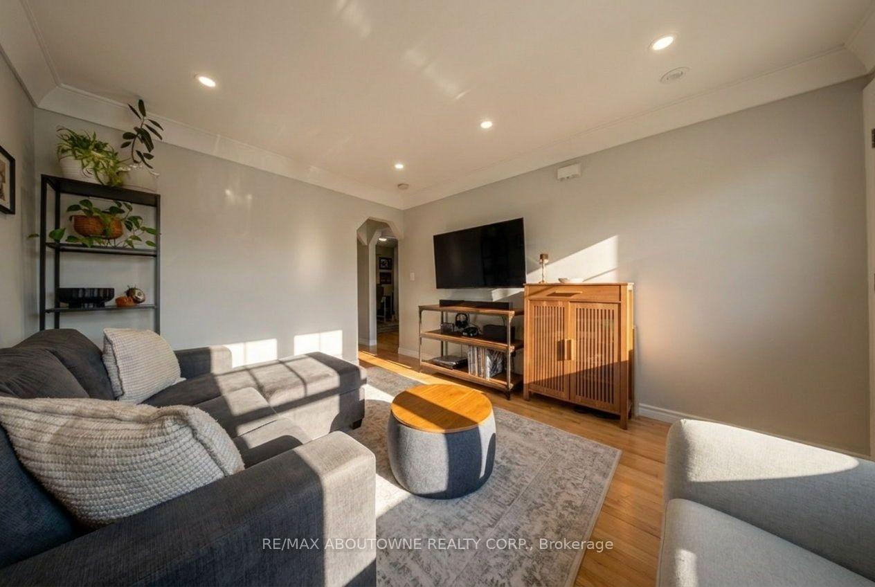 Photo 10 of 435 Waverly Street, Hamilton, McQuesten — HOMEH