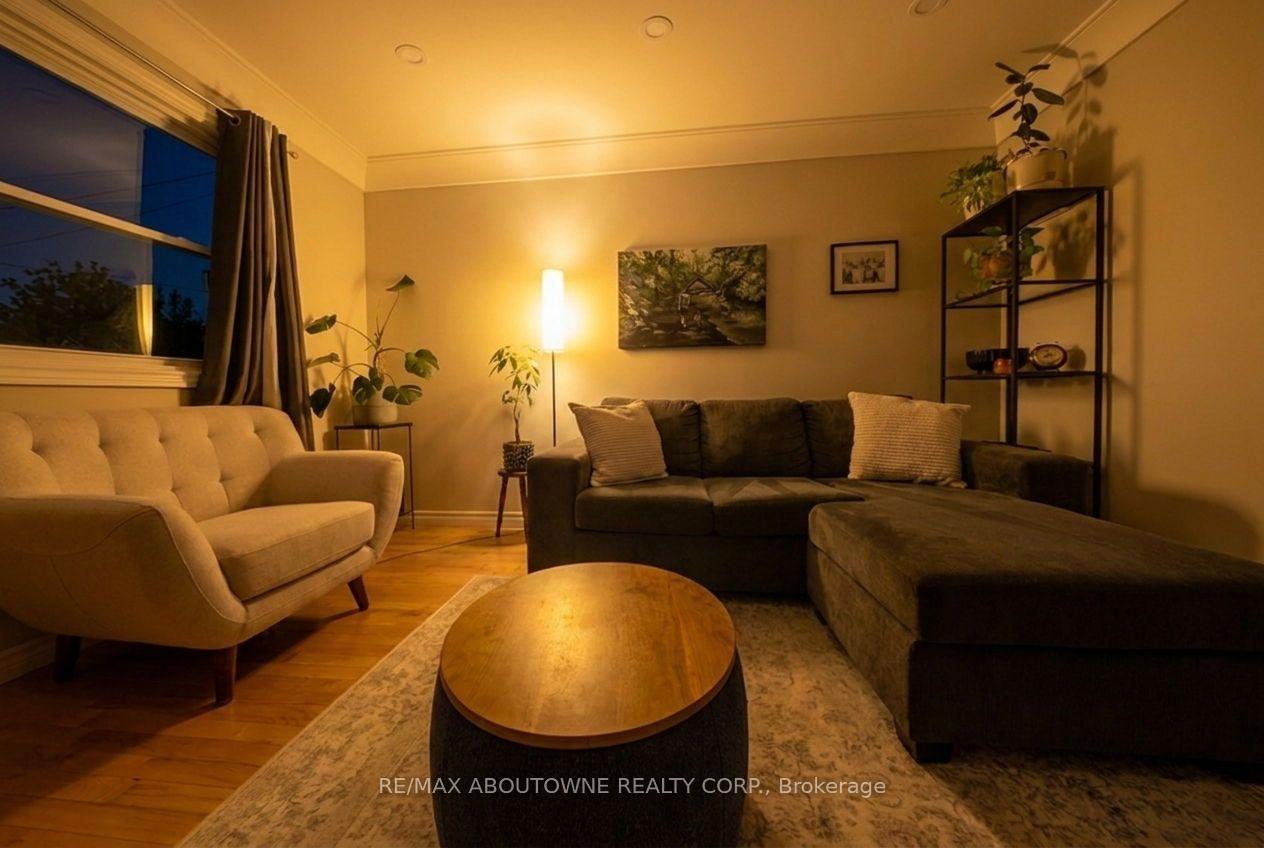 Photo 11 of 435 Waverly Street, Hamilton, McQuesten — HOMEH
