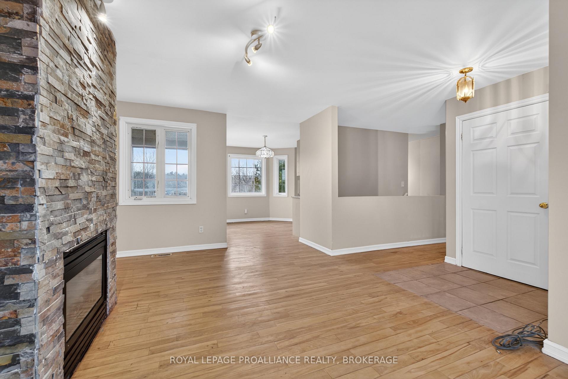 Photo 5 of 3081 Barnaby Court, Kingston, City North of 401 — HOMEH